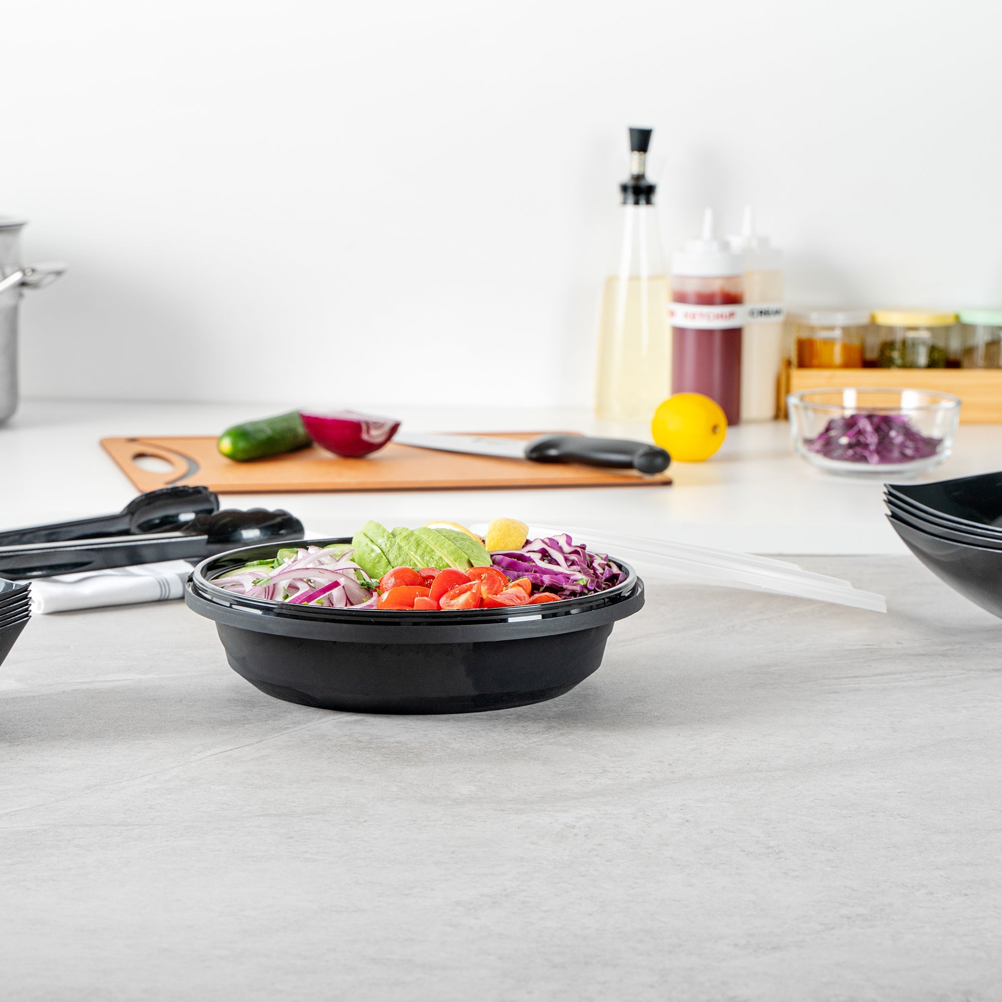 Cater Tek 51 oz Round Black Plastic Catering / Serving Bowl - with Clear Lid, Microwavable - 9 1/4" x 9 1/4" x 3" - 100 count box
