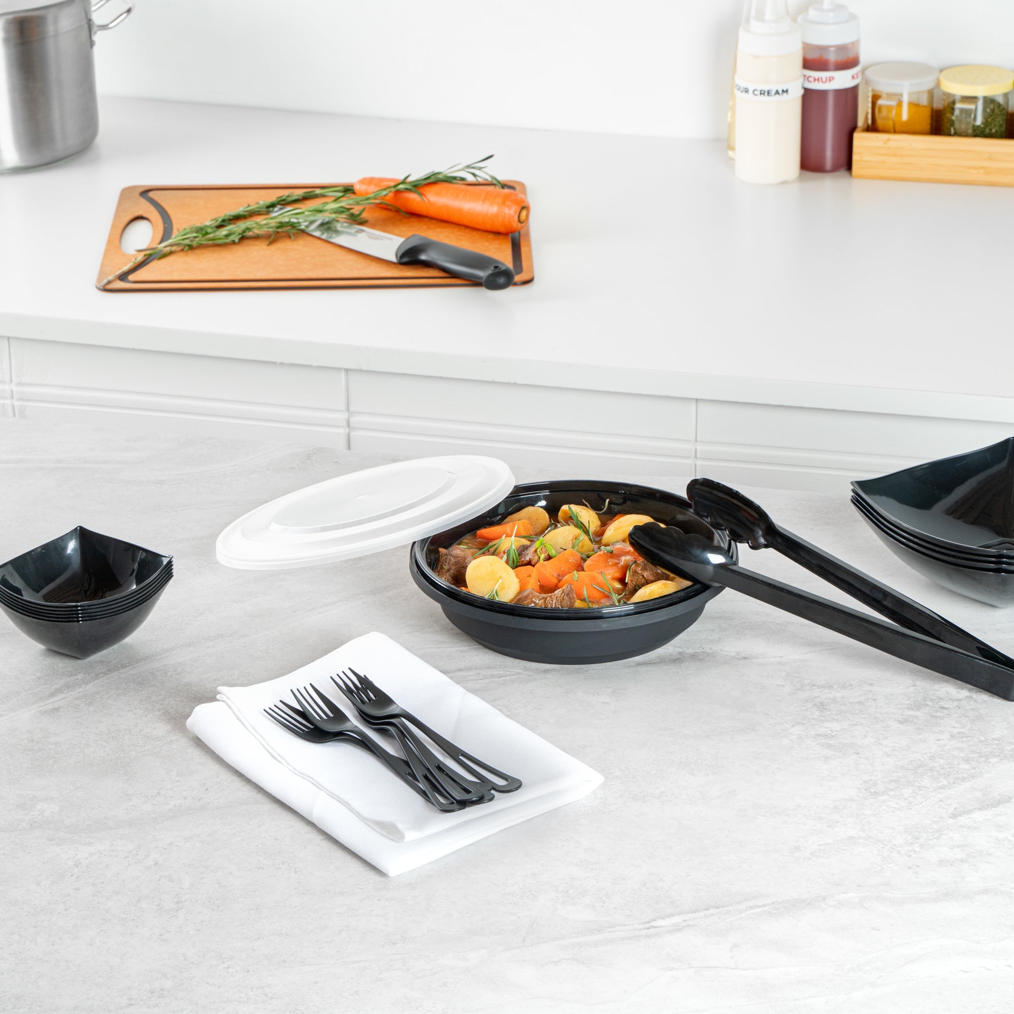 Cater Tek 58 oz Round Black Plastic Catering / Serving Bowl - with Clear Lid, Microwavable - 8" x 8" x 3 3/4" - 100 count box