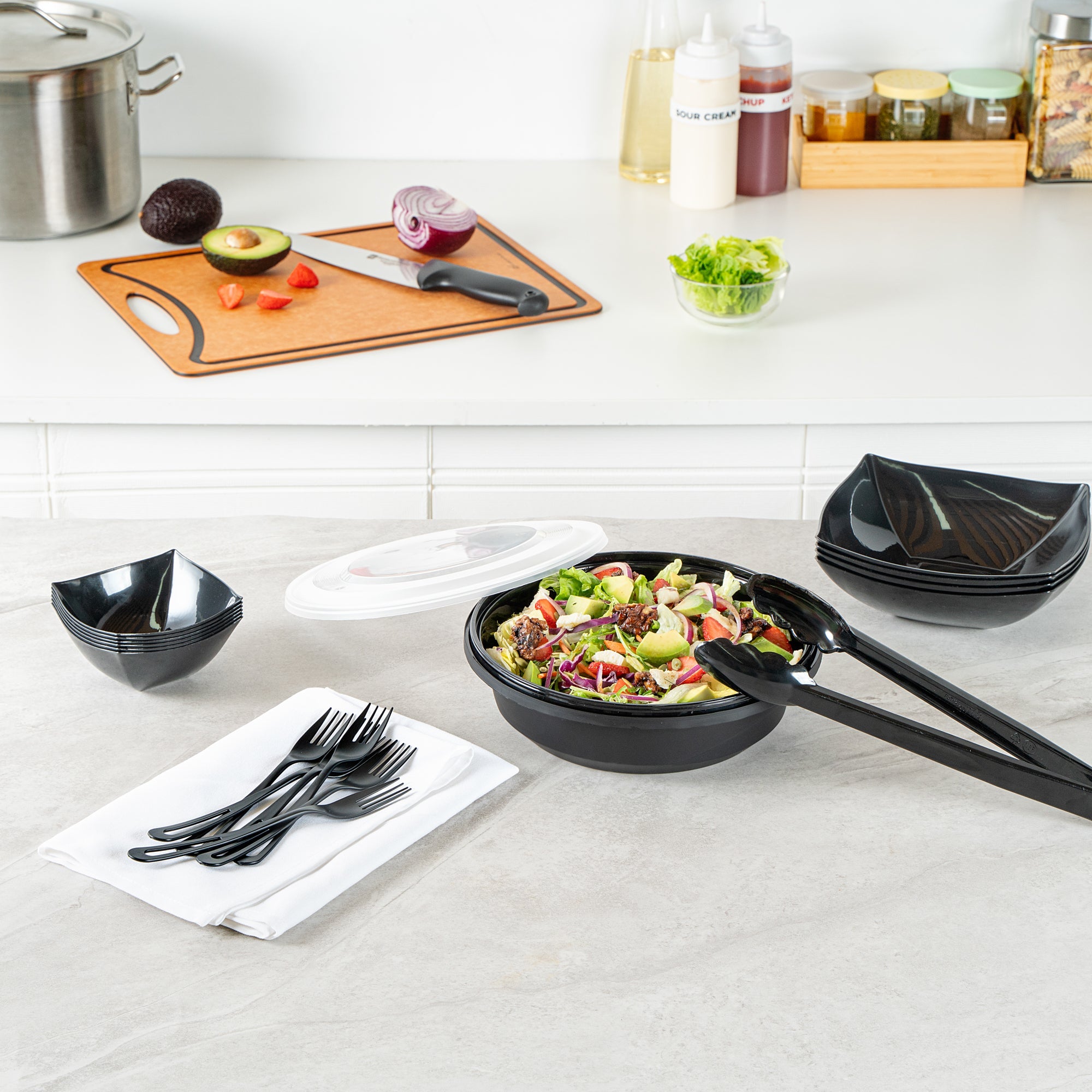 Cater Tek 68 oz Round Black Plastic Catering / Serving Bowl - with Clear Lid, Microwavable - 9 3/4" x 9 3/4" x 3" - 100 count box