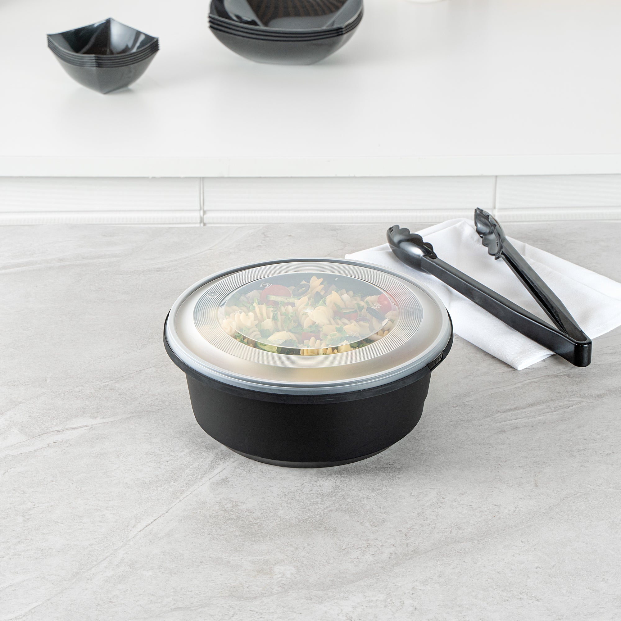 Cater Tek 101 oz Round Black Plastic Catering / Serving Bowl - with Clear Lid, Microwavable - 9 3/4" x 9 3/4" x 4" - 25 count box