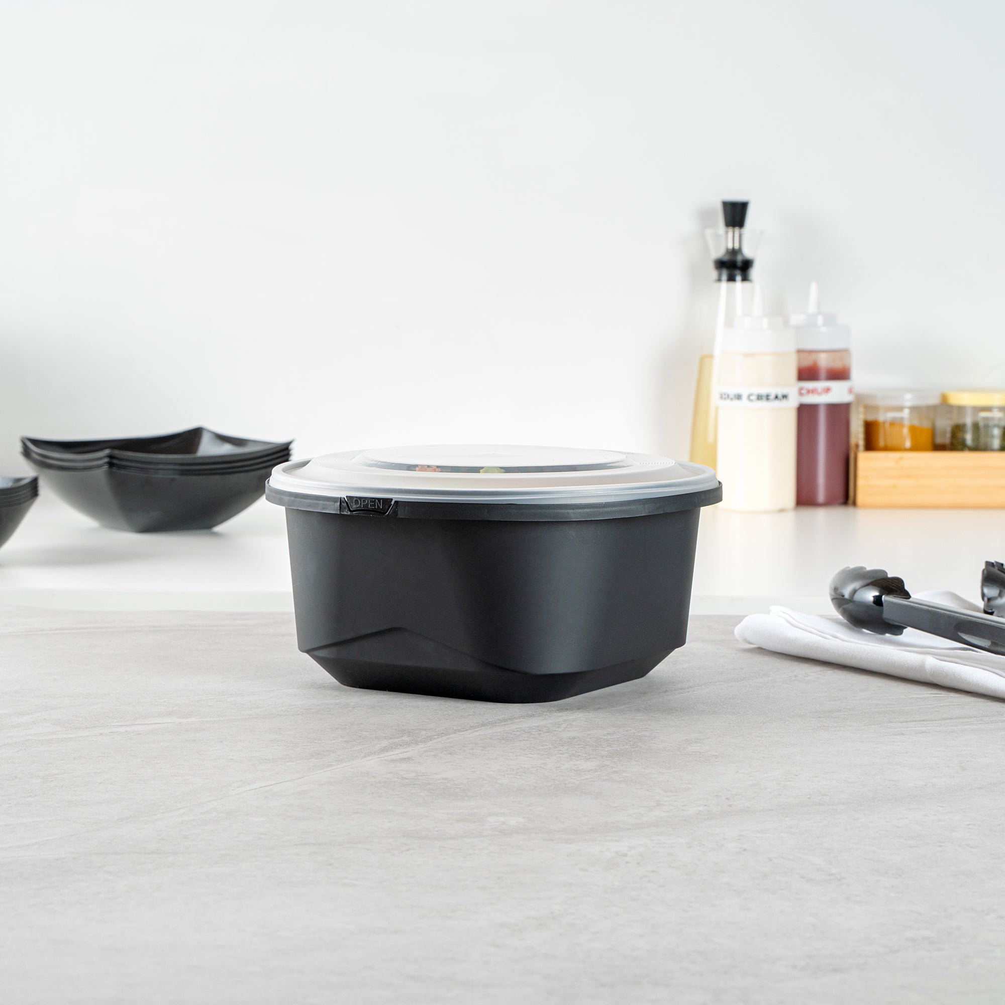 Cater Tek 118 oz Round Black Plastic Catering / Serving Bowl - with Clear Lid, Microwavable - 9 3/4" x 9 3/4" x 4 3/4" - 25 count box