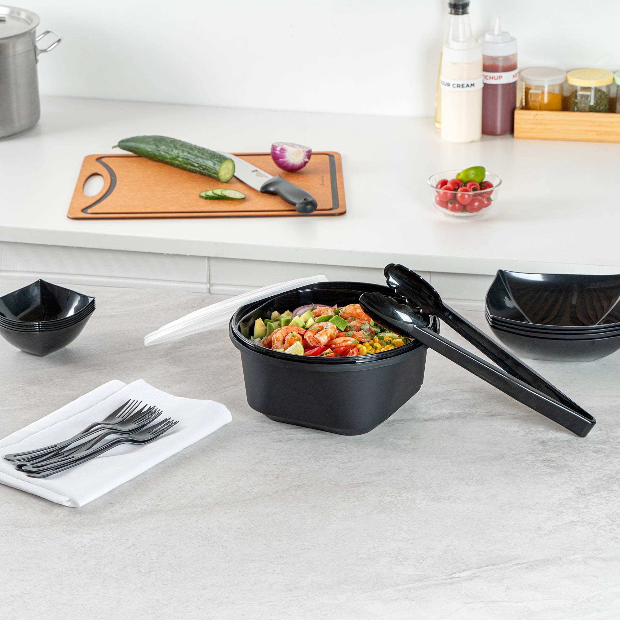 Cater Tek 118 oz Round Black Plastic Catering / Serving Bowl - with Clear Lid, Microwavable - 9 3/4" x 9 3/4" x 4 3/4" - 100 count box