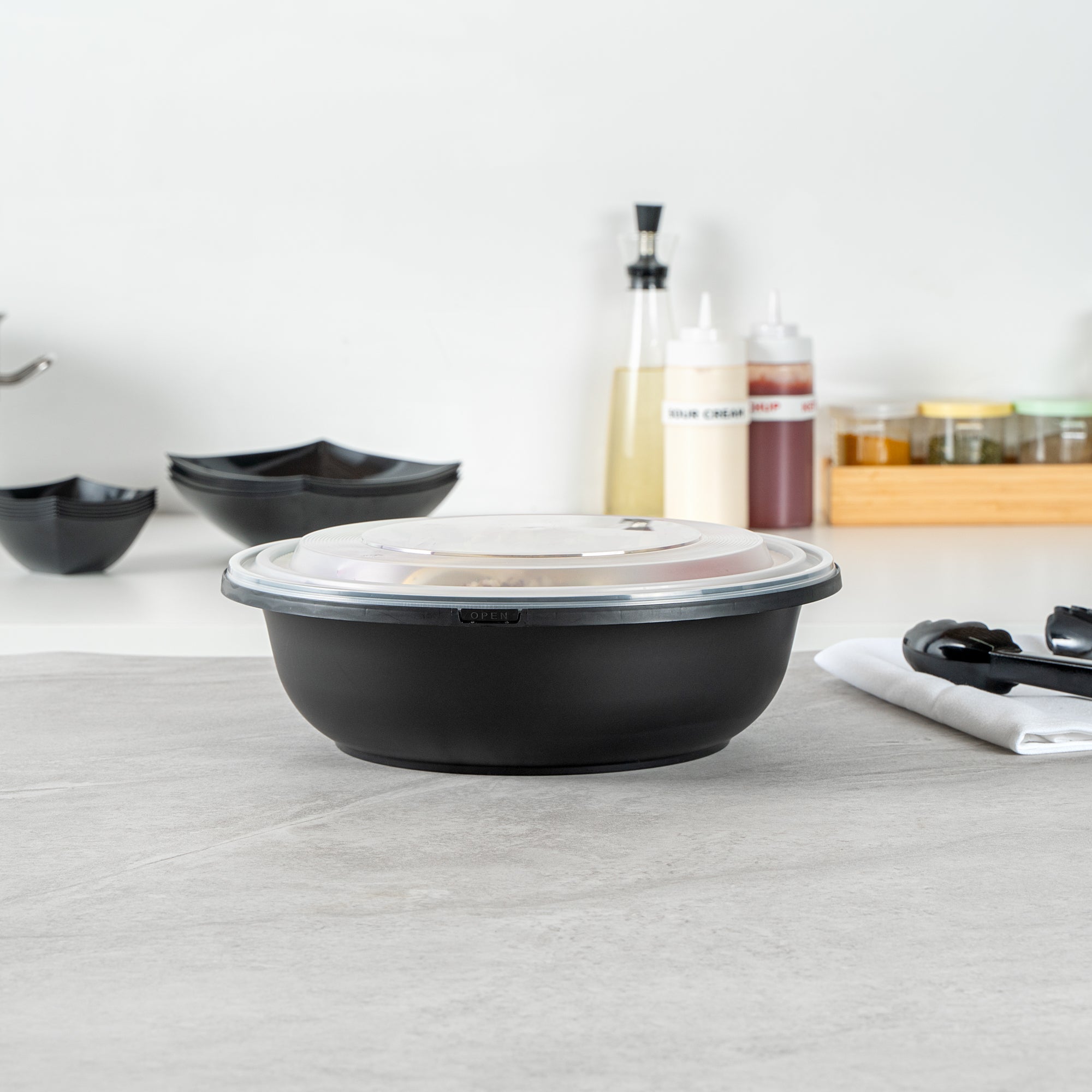 Cater Tek 142 oz Round Black Plastic Catering / Serving Bowl - with Clear Lid, Microwavable - 11 3/4" x 11 3/4" x 4" - 25 count box