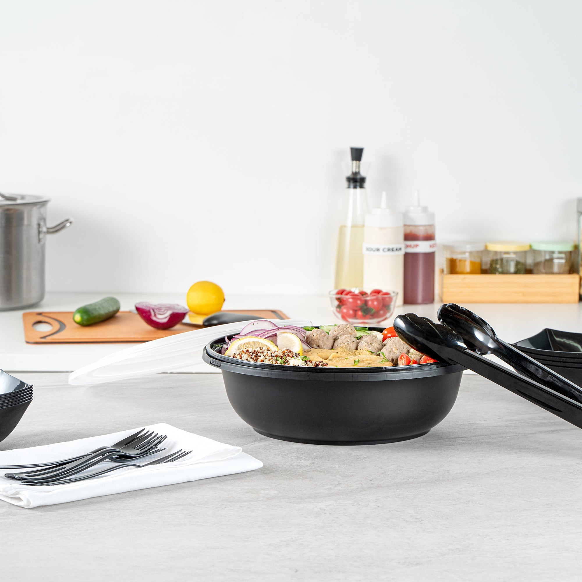 Cater Tek 142 oz Round Black Plastic Catering / Serving Bowl - with Clear Lid, Microwavable - 11 3/4" x 11 3/4" x 4" - 25 count box