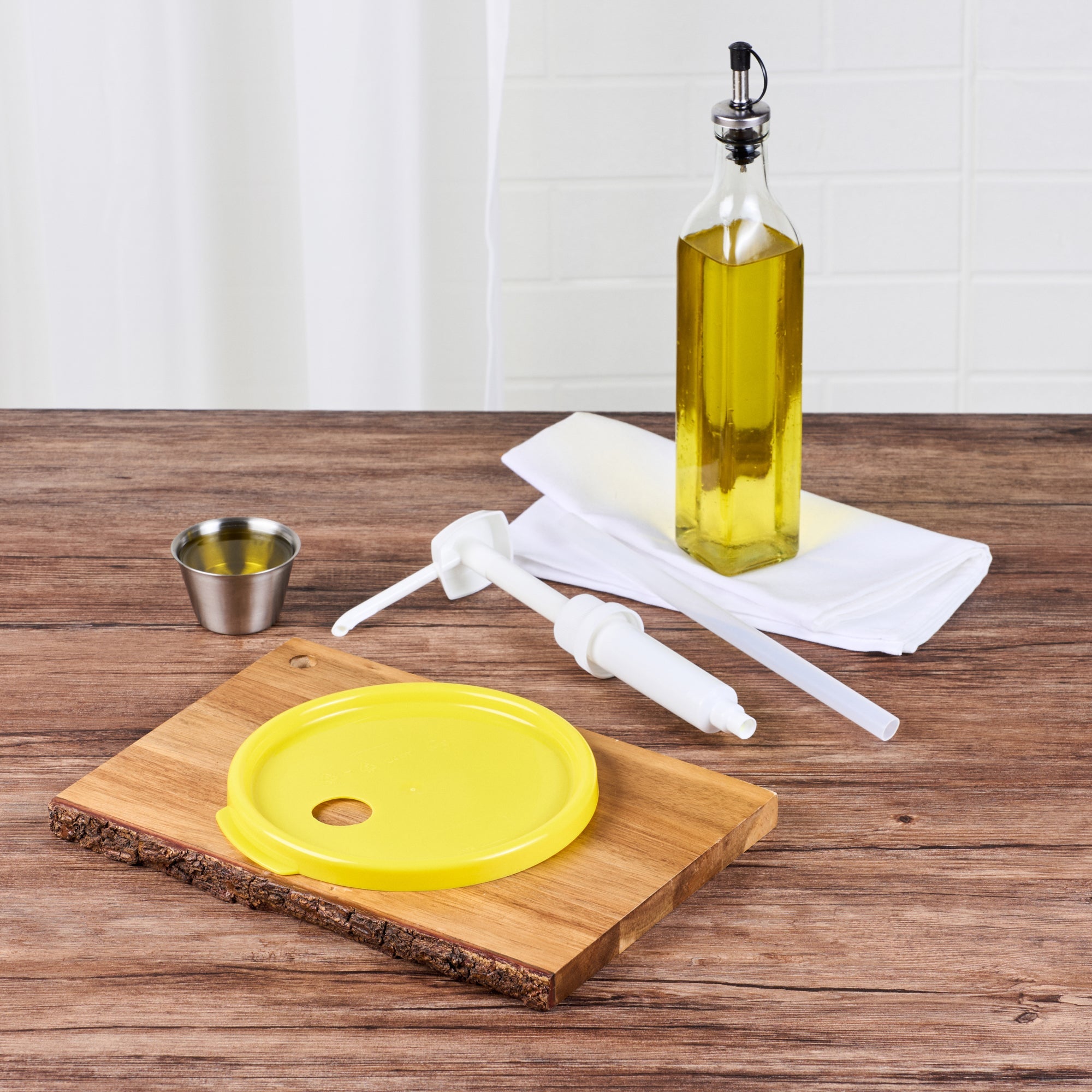 Met Lux Round Yellow Plastic Lid - Fits 4 qt Food Storage Container - 1 count box