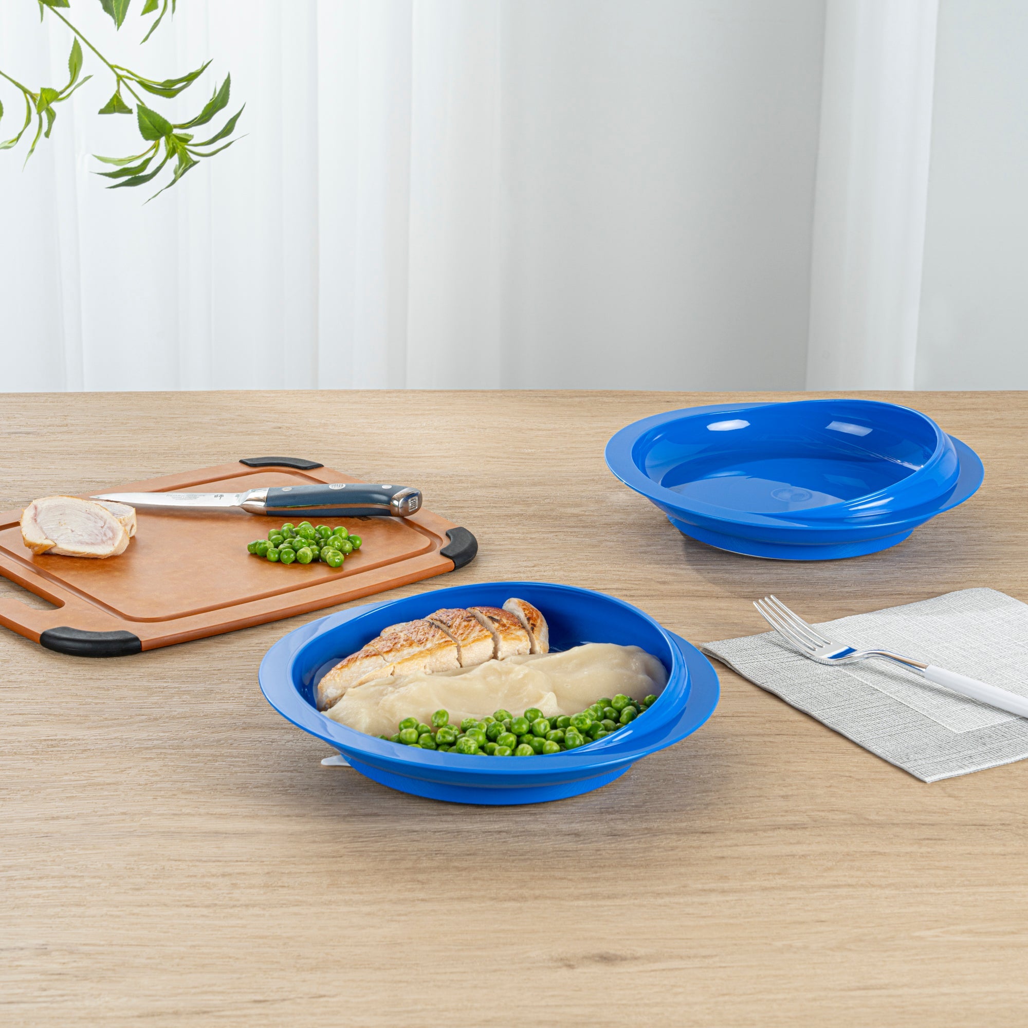 Adapt Tek Round Blue Plastic Scoop Plate - Spillproof, with Suction Base - 9" x 9" x 2 1/4" - 1 count box