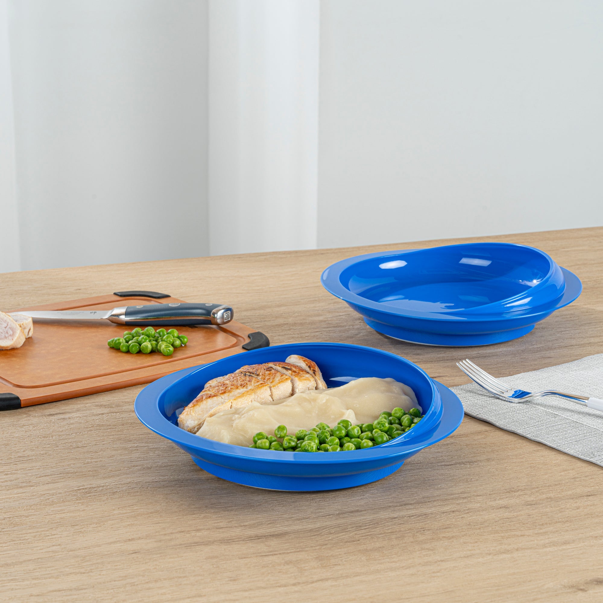 Adapt Tek Round Blue Plastic Scoop Plate - Spillproof, with Suction Base - 9" x 9" x 2 1/4" - 1 count box