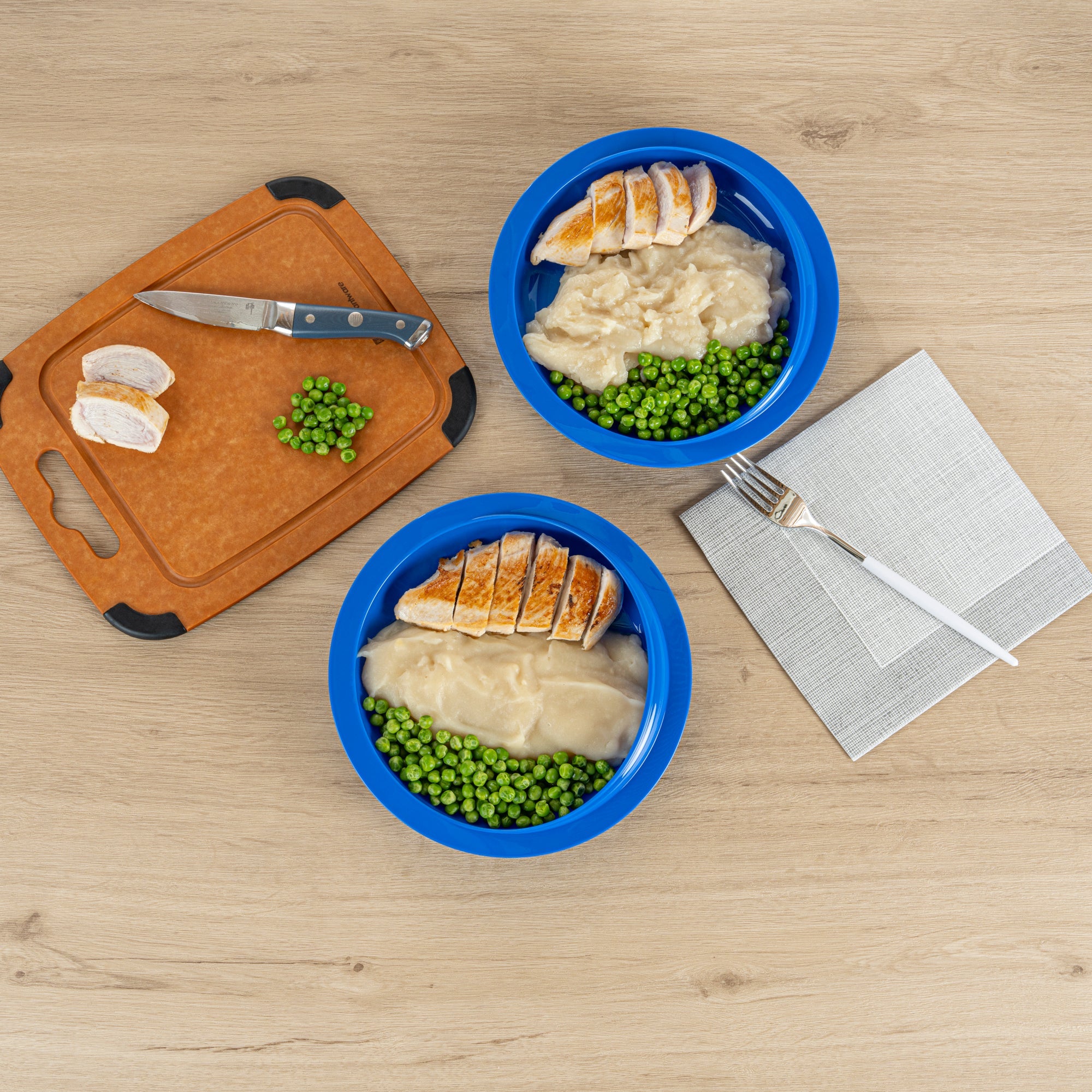 Adapt Tek Round Blue Plastic Scoop Plate - Spillproof, with Suction Base - 9" x 9" x 2 1/4" - 1 count box