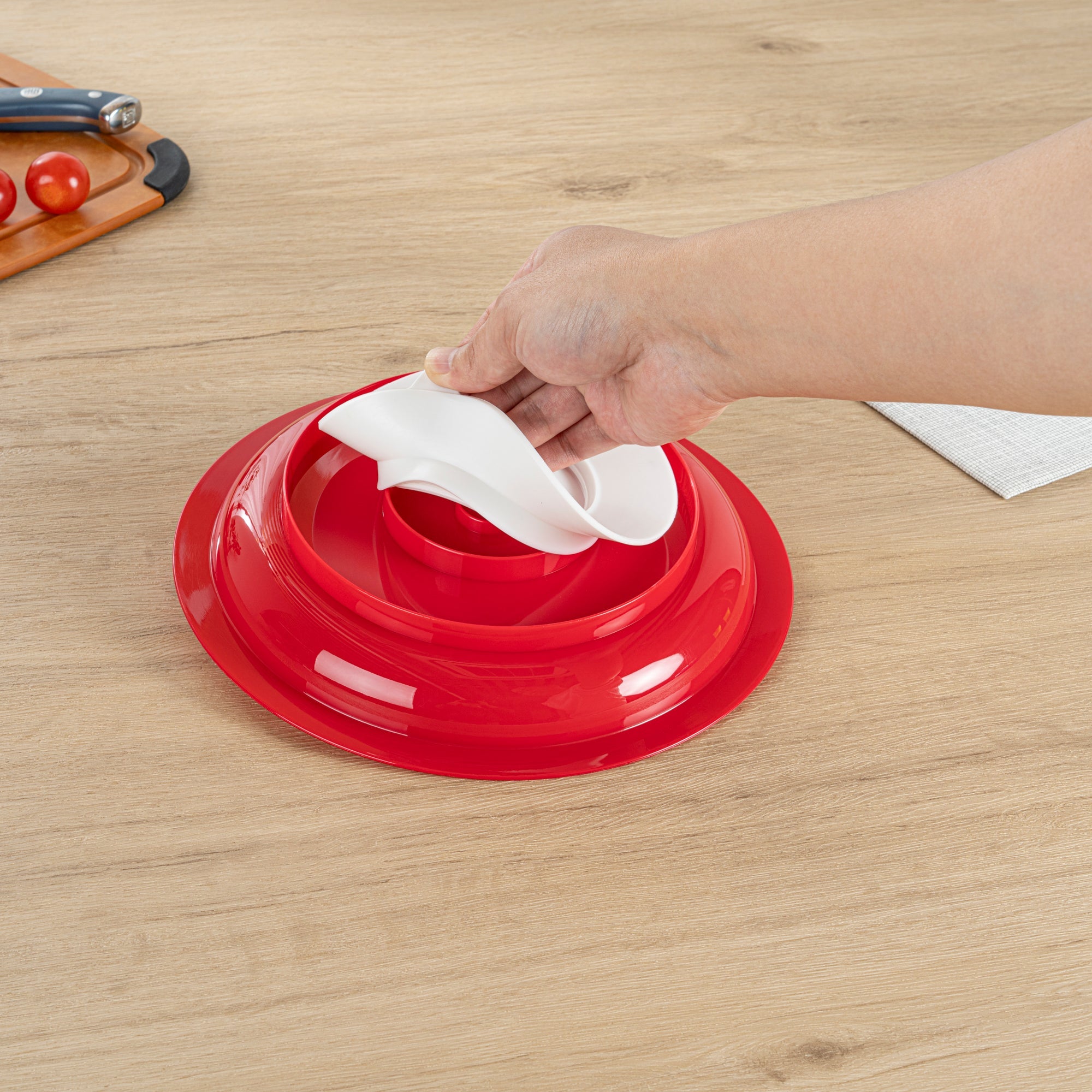 Adapt Tek Round Red Plastic Scoop Plate - Spillproof, with Suction Base - 9" x 9" x 2 1/4" - 20 count box
