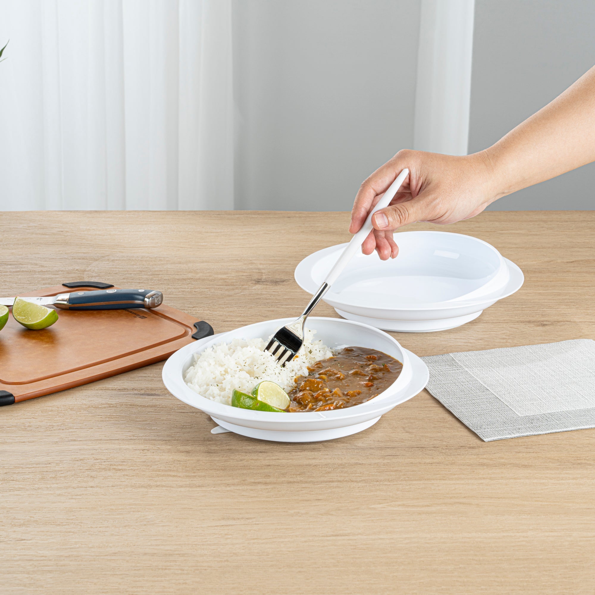 Adapt Tek Round White Plastic Scoop Plate - Spillproof, with Suction Base - 9" x 9" x 2 1/4" - 1 count box