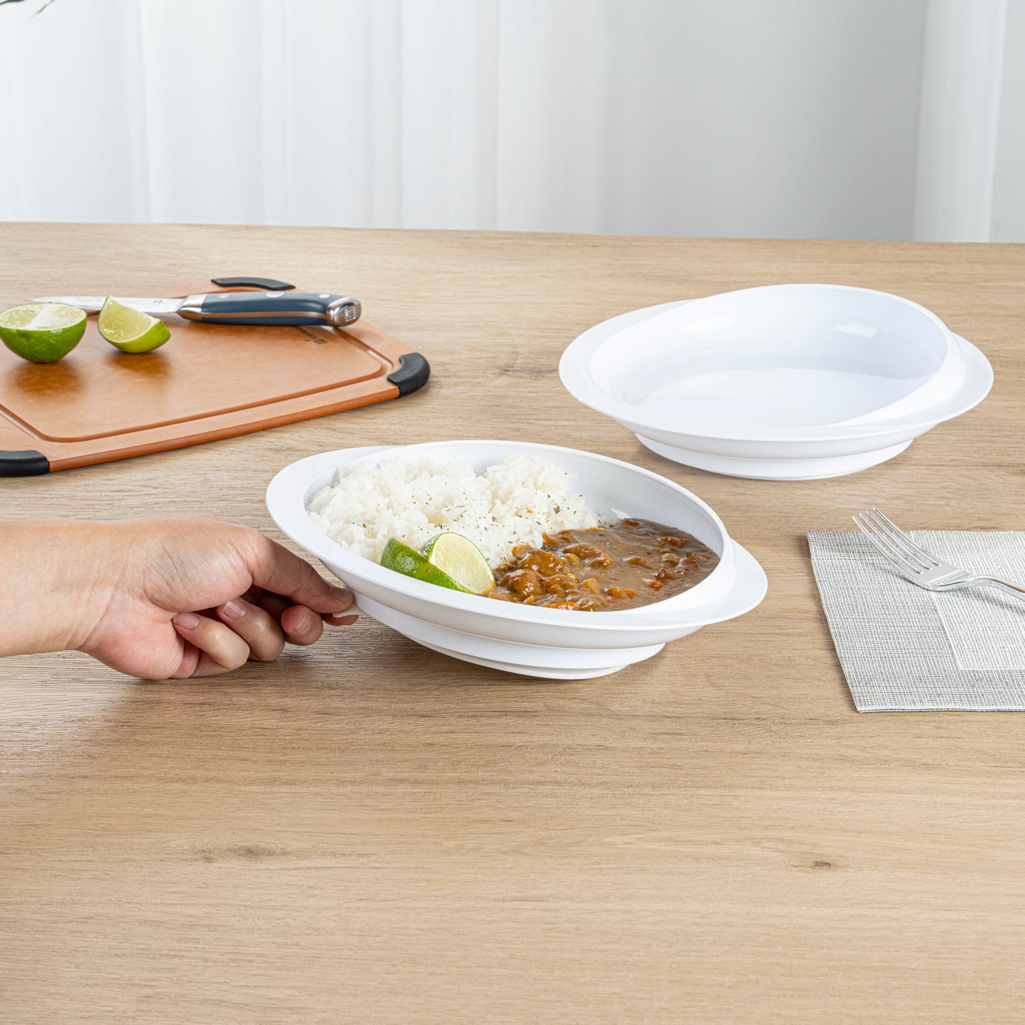 Adapt Tek Round White Plastic Scoop Plate - Spillproof, with Suction Base - 9" x 9" x 2 1/4" - 1 count box