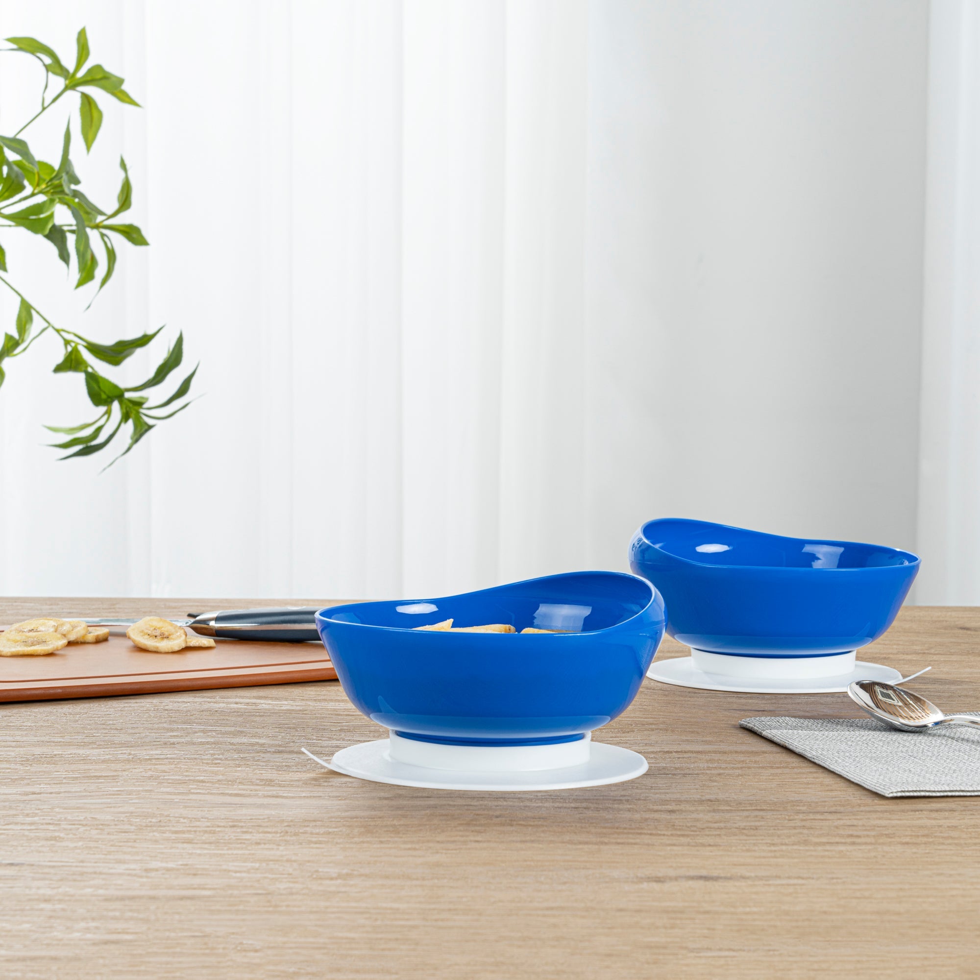 Adapt Tek 19 oz Round Blue Plastic Scoop Bowl - Spillproof, with Suction Base - 5 3/4" x 5 3/4" x 3" - 20 count box