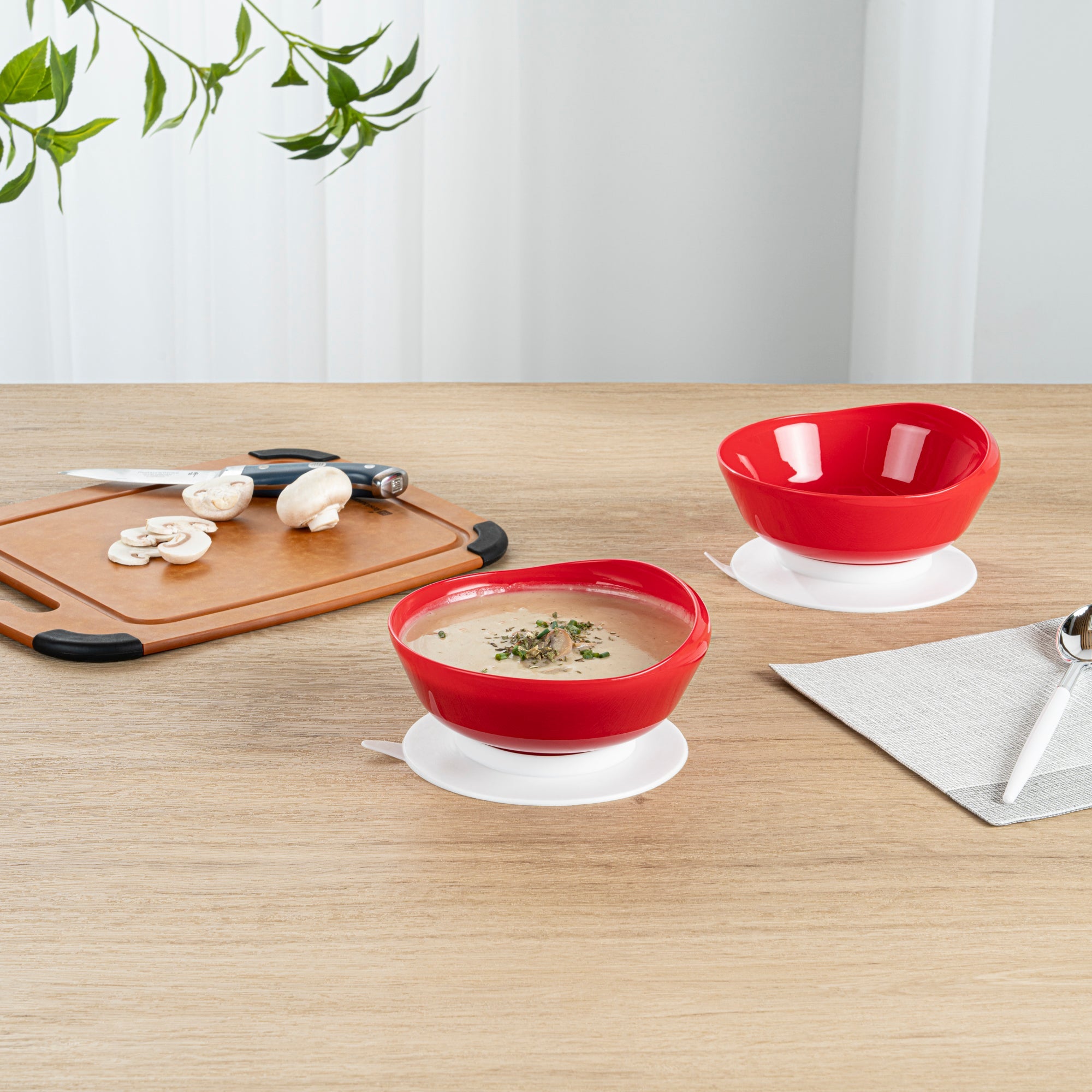 Adapt Tek 19 oz Round Red Plastic Scoop Bowl - Spillproof, with Suction Base - 5 3/4" x 5 3/4" x 3" - 20 count box