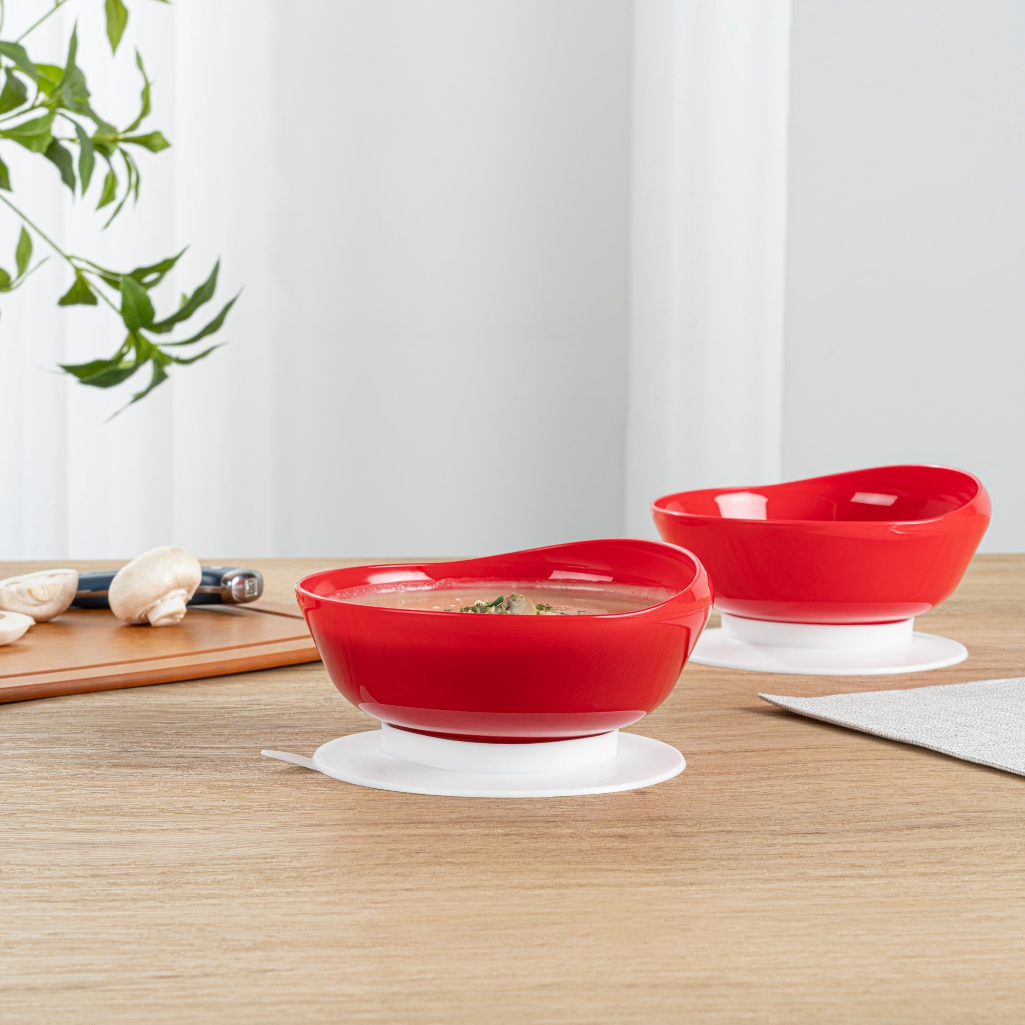 Adapt Tek 19 oz Round Red Plastic Scoop Bowl - Spillproof, with Suction Base - 5 3/4" x 5 3/4" x 3" - 20 count box