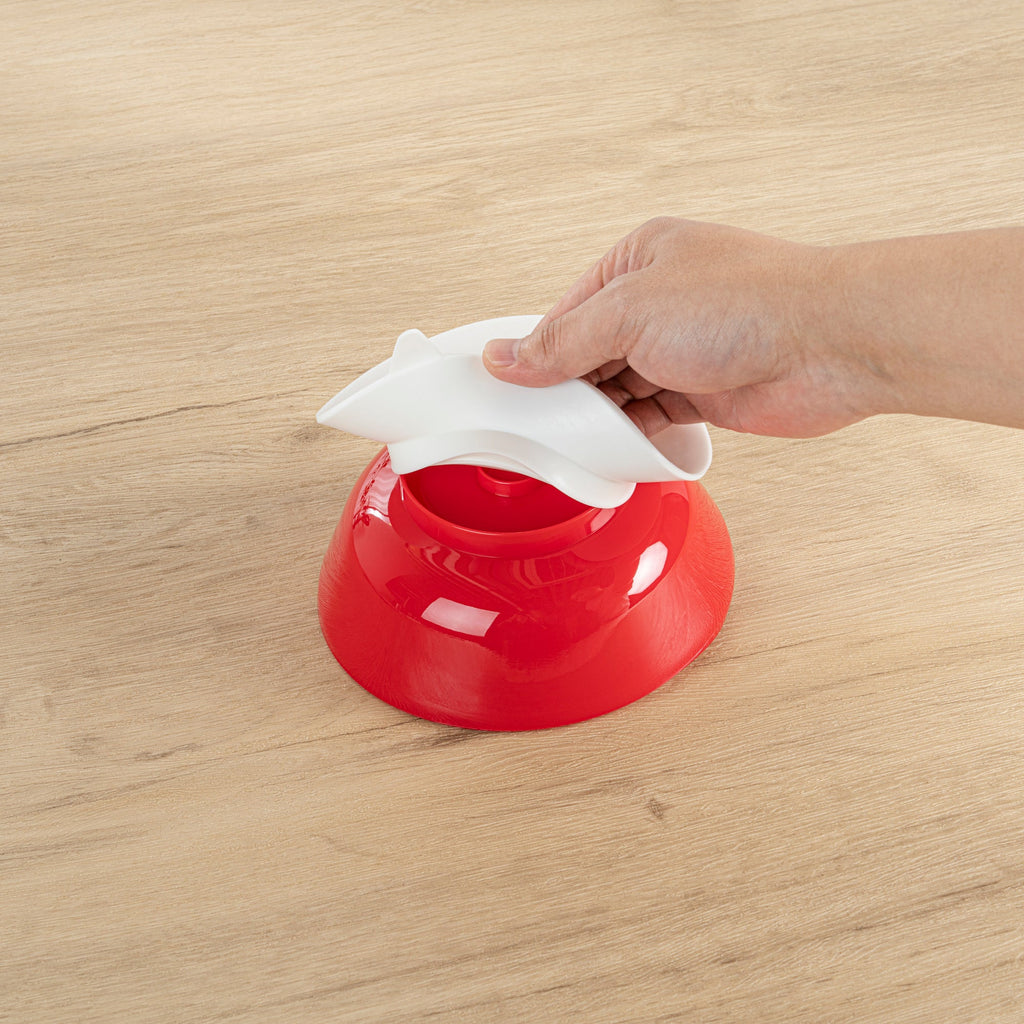 Adapt Tek 19 oz Round Red Plastic Scoop Bowl - Spillproof, with Suction Base - 5 3/4" x 5 3/4" x 3" - 20 count box