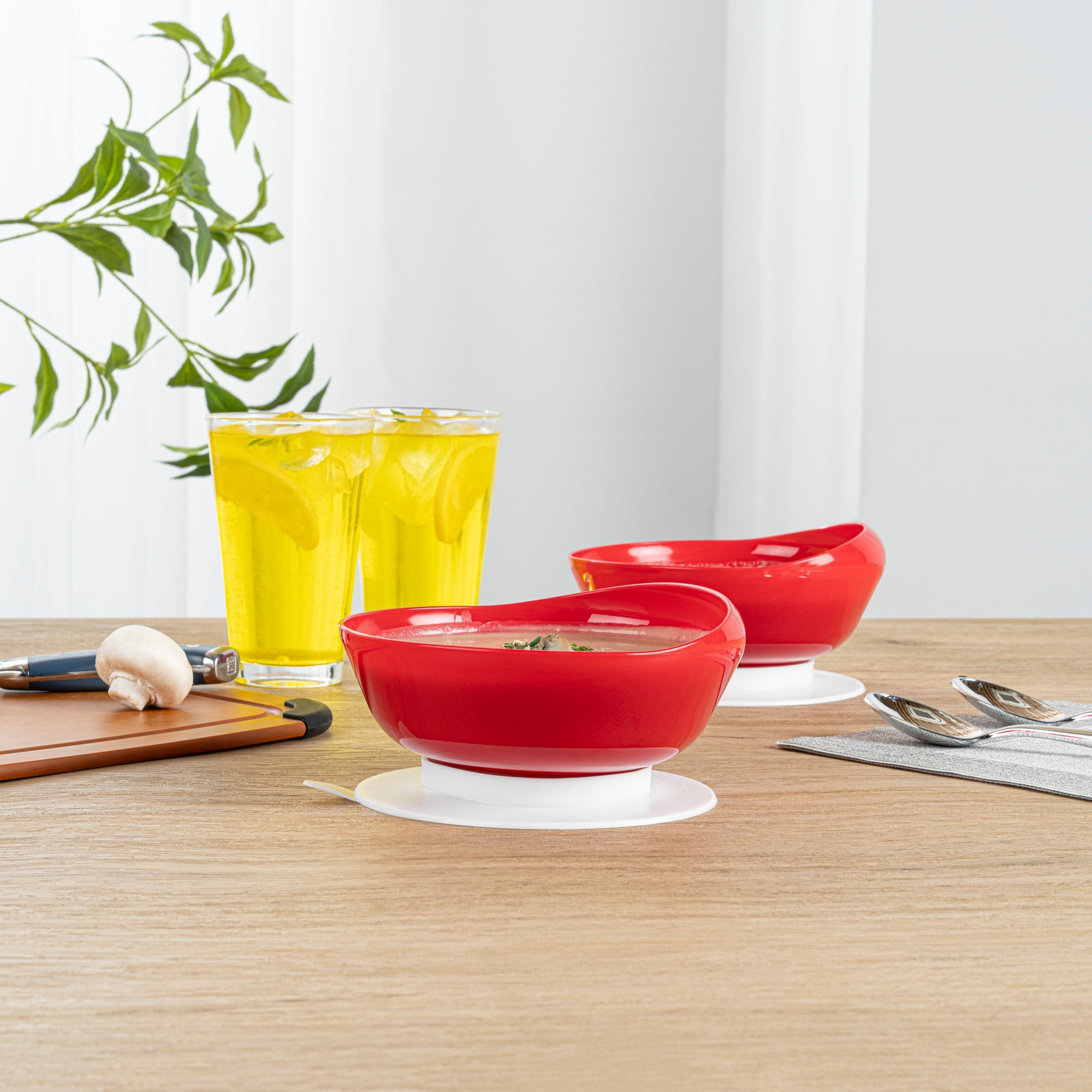 Adapt Tek 19 oz Round Red Plastic Scoop Bowl - Spillproof, with Suction Base - 5 3/4" x 5 3/4" x 3" - 20 count box