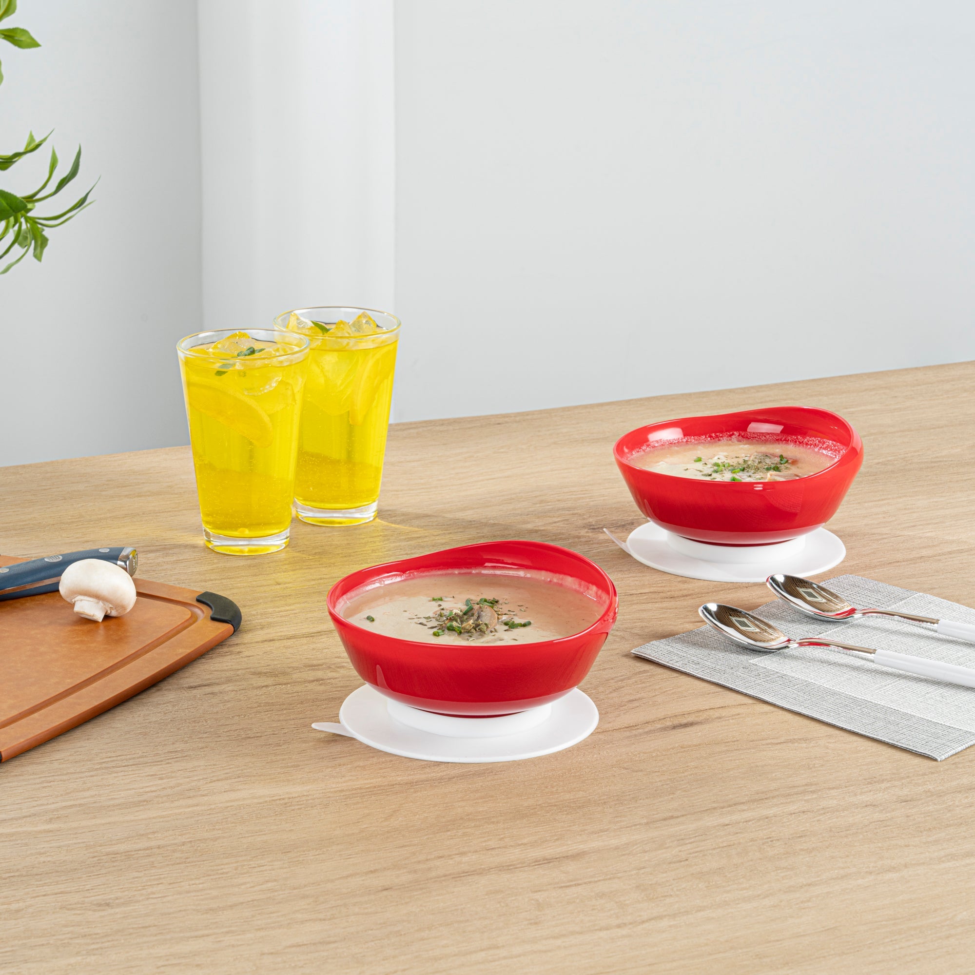 Adapt Tek 19 oz Round Red Plastic Scoop Bowl - Spillproof, with Suction Base - 5 3/4" x 5 3/4" x 3" - 20 count box