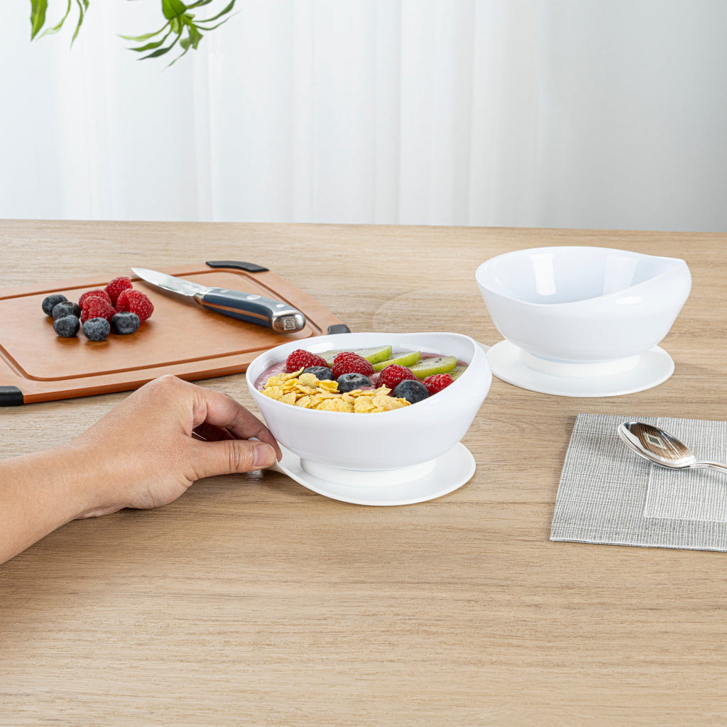 Adapt Tek 19 oz Round White Plastic Scoop Bowl - Spillproof, with Suction Base - 5 3/4" x 5 3/4" x 3" - 20 count box