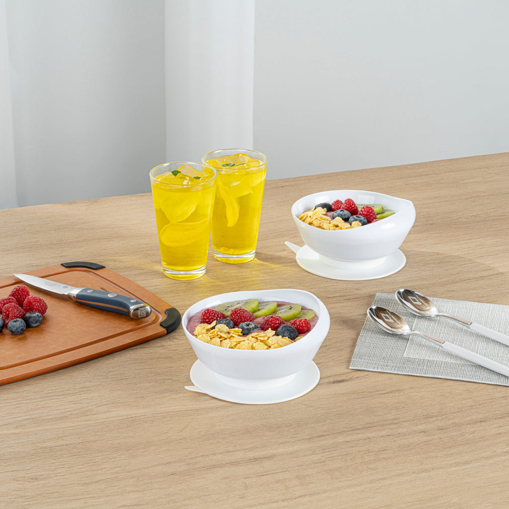Adapt Tek 19 oz Round White Plastic Scoop Bowl - Spillproof, with Suction Base - 5 3/4" x 5 3/4" x 3" - 20 count box