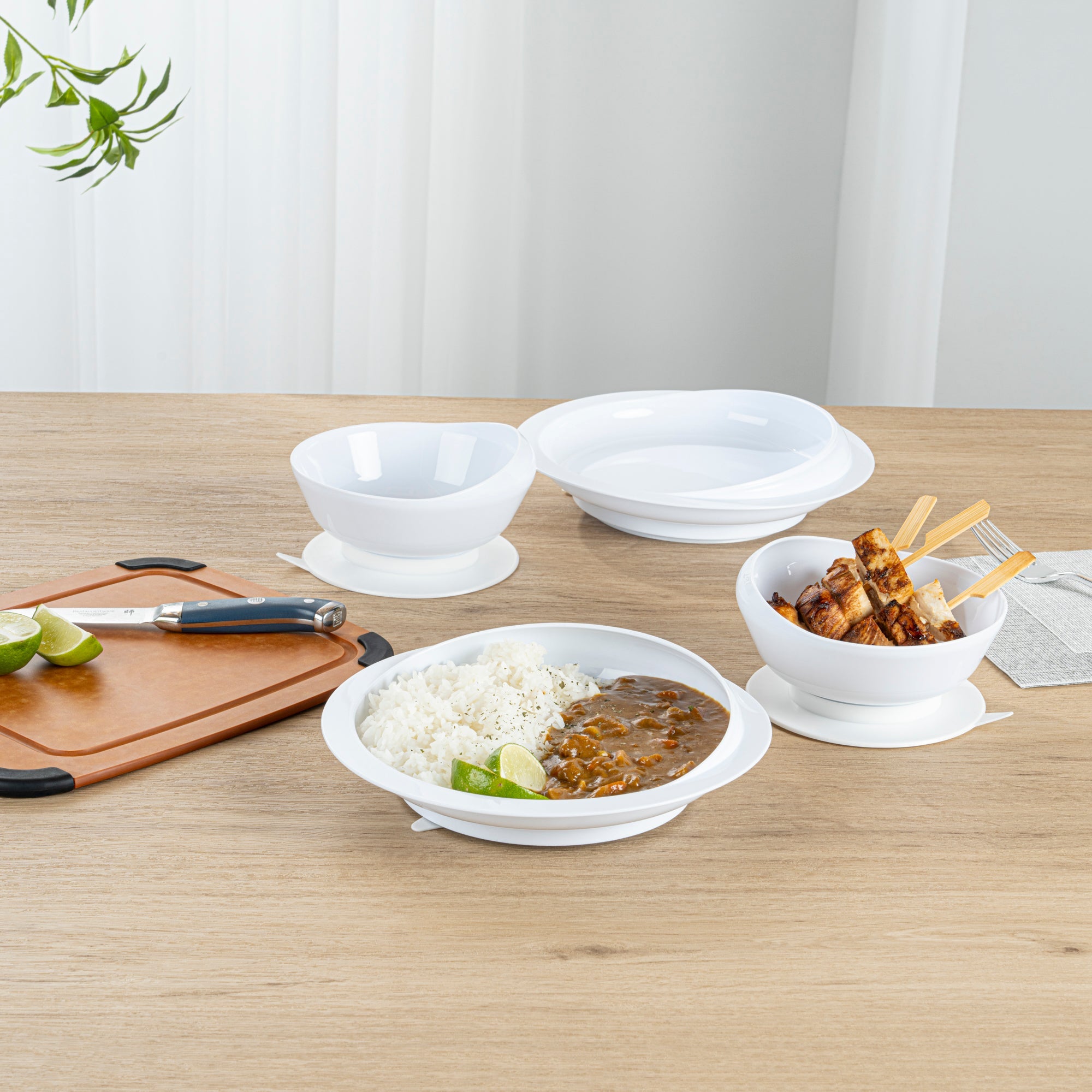 Adapt Tek White Plastic 2-Piece Scoop Plate and Bowl Set - Spillproof, with Suction Base - Includes 20 Plates and 20 Bowls