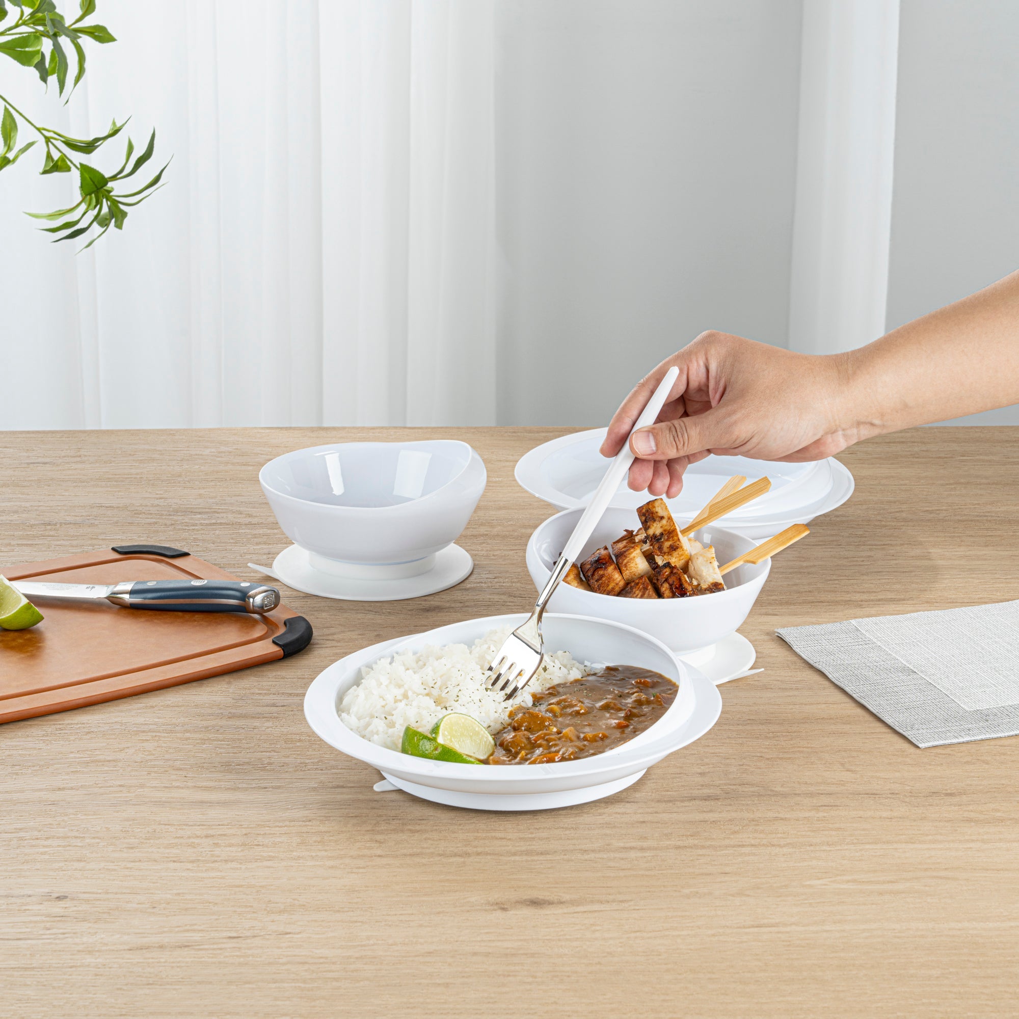 Adapt Tek White Plastic 2-Piece Scoop Plate and Bowl Set - Spillproof, with Suction Base - Includes 20 Plates and 20 Bowls