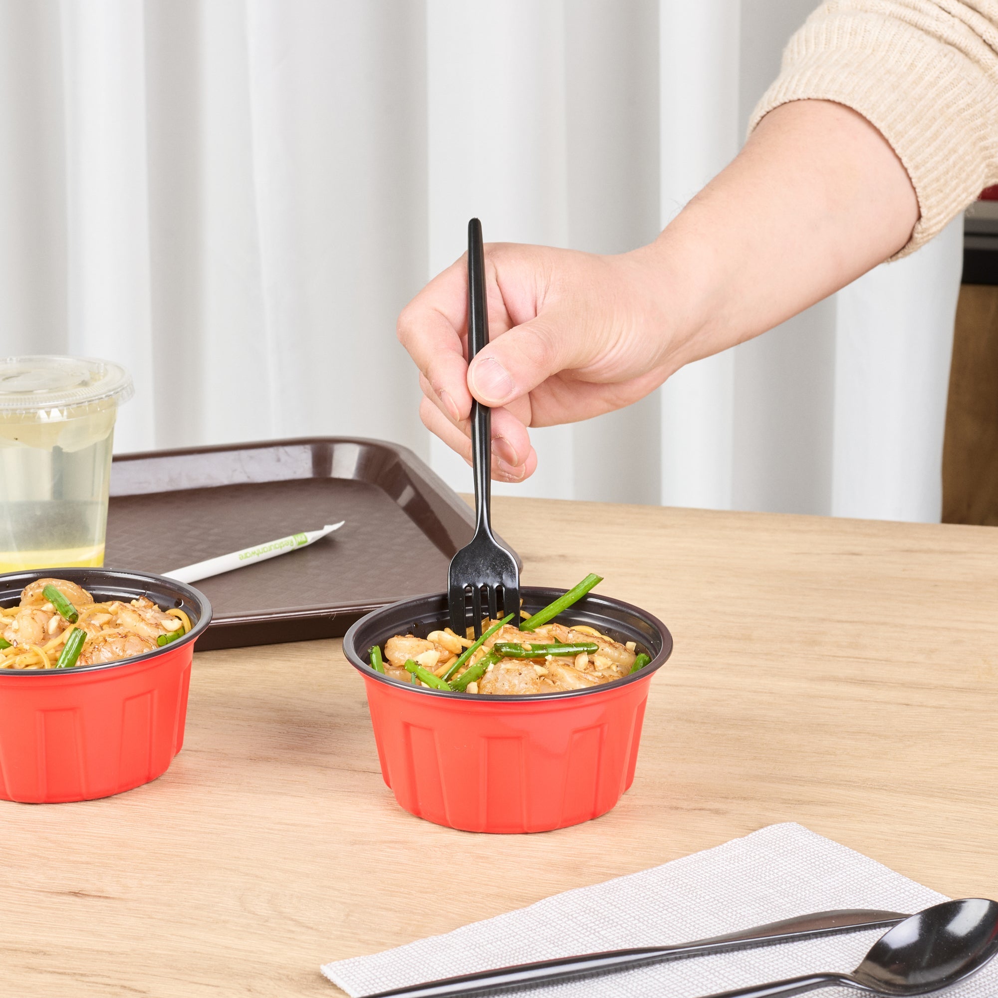 Bento Tek 12 oz Round Red Plastic To Go Box - Microwave-Safe - 4 3/4" x 4 3/4" x 2 1/4" - 200 count box