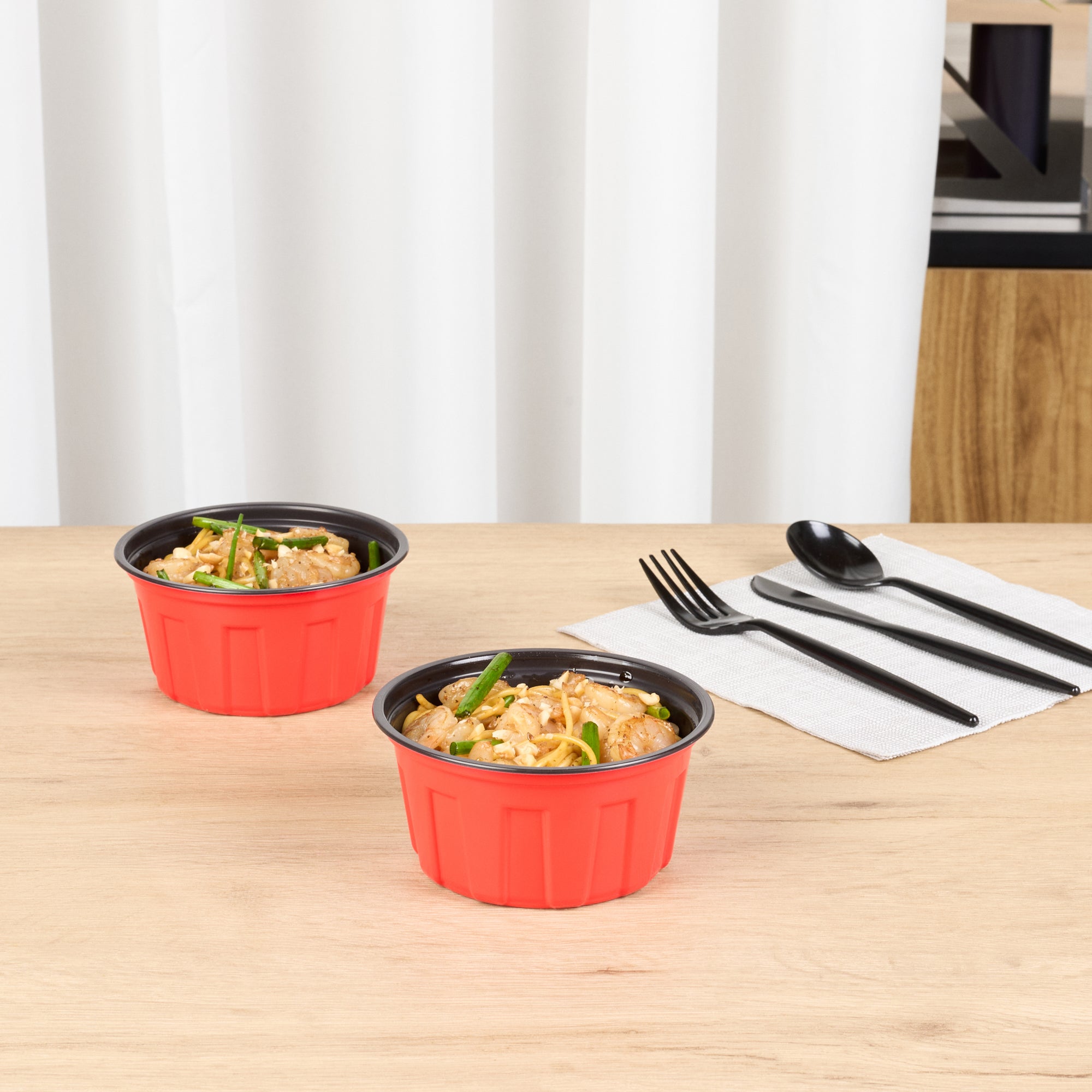 Bento Tek 12 oz Round Red Plastic To Go Box - Microwave-Safe - 4 3/4" x 4 3/4" x 2 1/4" - 200 count box