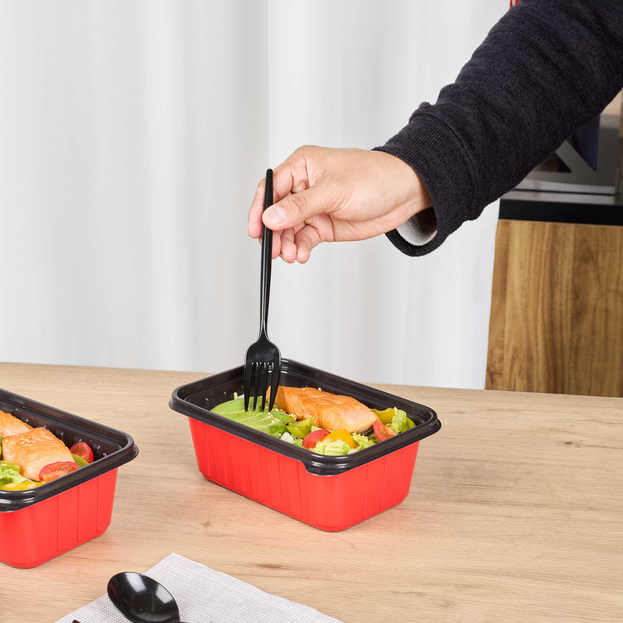 Bento Tek 30 oz Rectangle Red Plastic To Go Box - Microwave-Safe - 7 1/4" x 4 3/4" x 2 3/4" - 50 count box
