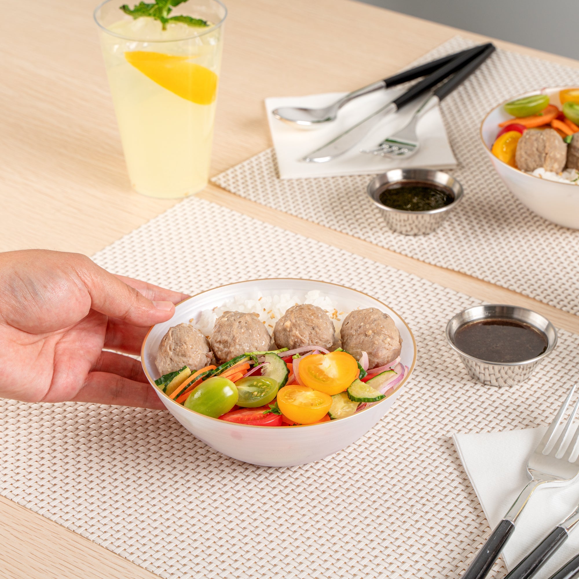 Moderna 16 oz Round White Translucent Plastic Gold-Rimmed Bowl - Rippled - 5 1/2" x 5 1/2" x 2" - 20 count box