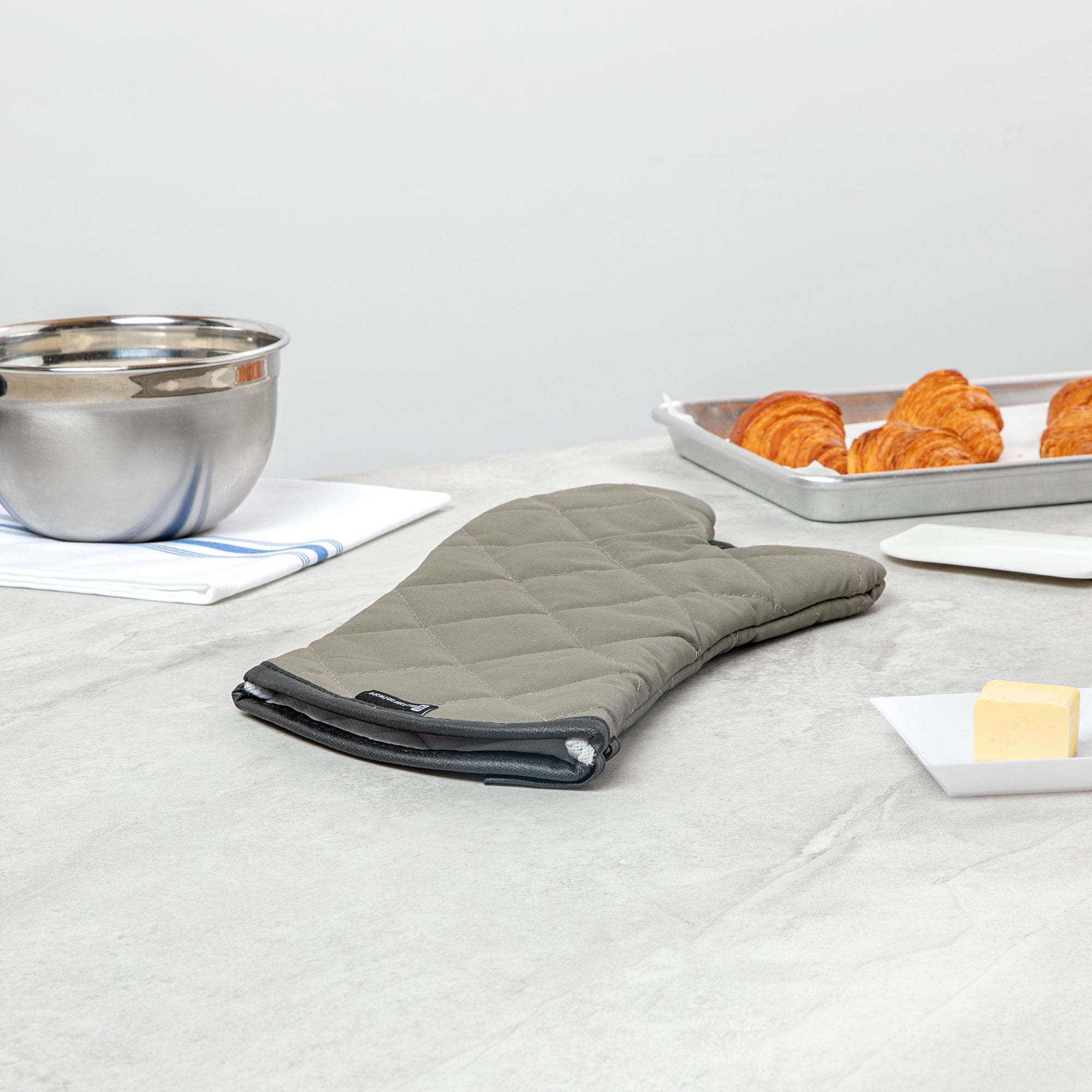 RW Threads Gray Cotton Oven Mitt - Flame Retardant, with Thumb Guard - 17" x 8" x 1/2" - 1 count box