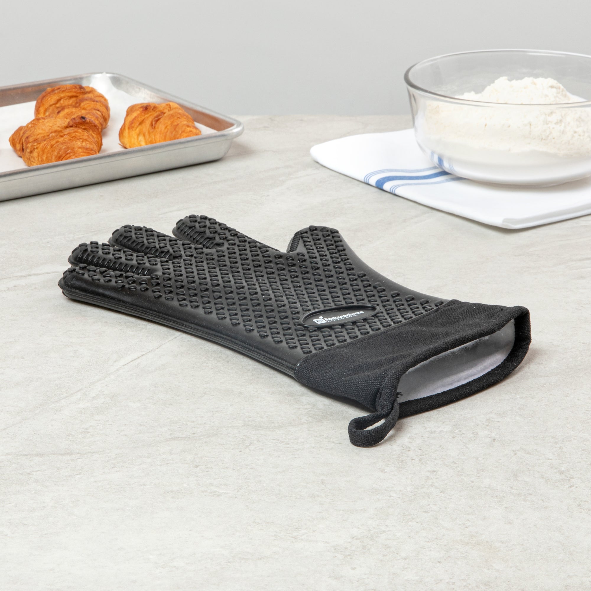Comfy Grip Black Silicone Oven Mitt - Heat-Resistant, Cotton Lining - 13" x 7 1/2" x 1/2" - 1 count box