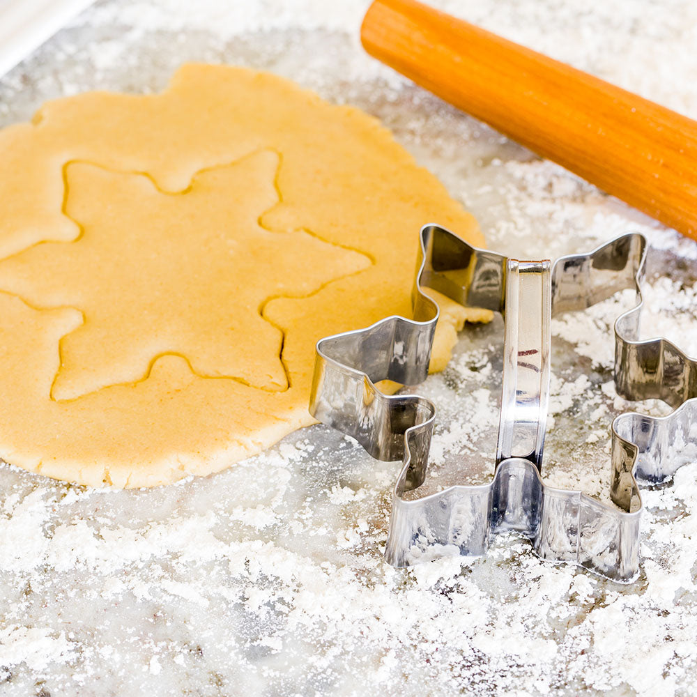 Pastry Tek Metal Poinsettia Snowflake Cookie Cutter with Handle 4.5 inch 1 count box
