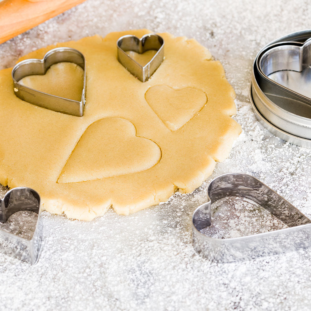 Pastry Tek 6-Piece Metal Heart Cookie Cutter Set in Round Tin Box 1 count box