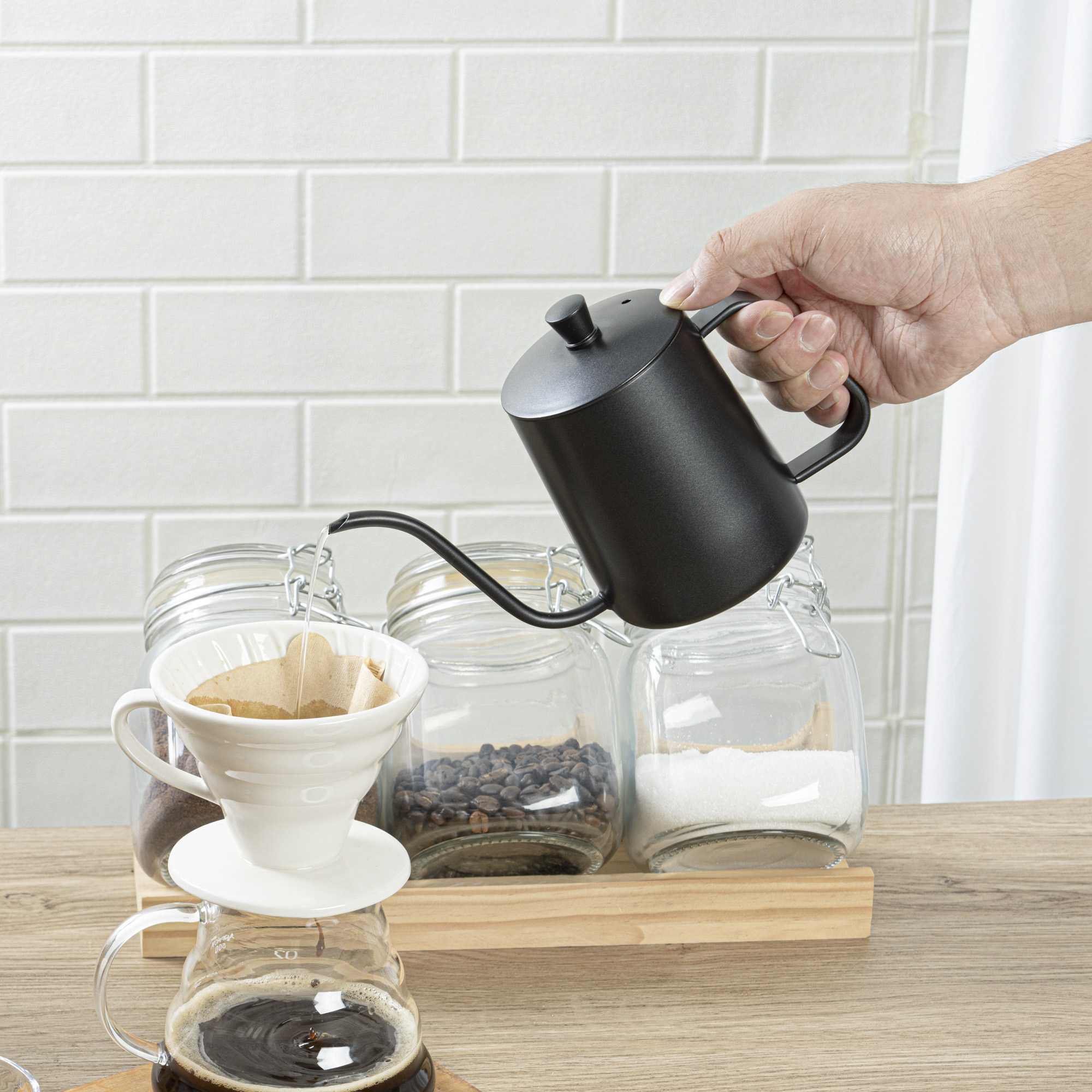 Restpresso 20 oz Black Stainless Steel Pour Over / Gooseneck Kettle - 8 3/4" x 3 1/2" x 5 1/2" - 1 count box