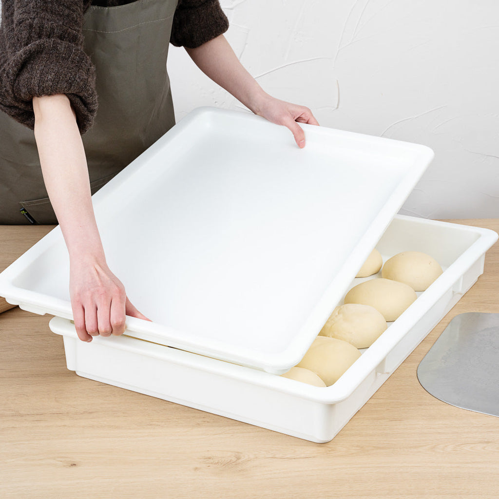 Pizzaly White Plastic Pizza Dough Proofing Box - 26" x 18" x 3" - 1 count box