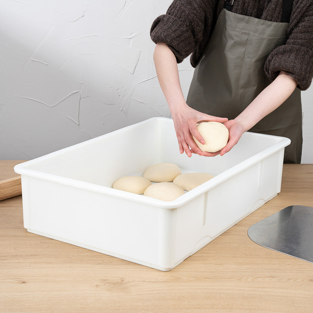 Pizzaly White Plastic Pizza Dough Proofing Box - 26" x 18" x 6" - 1 count box