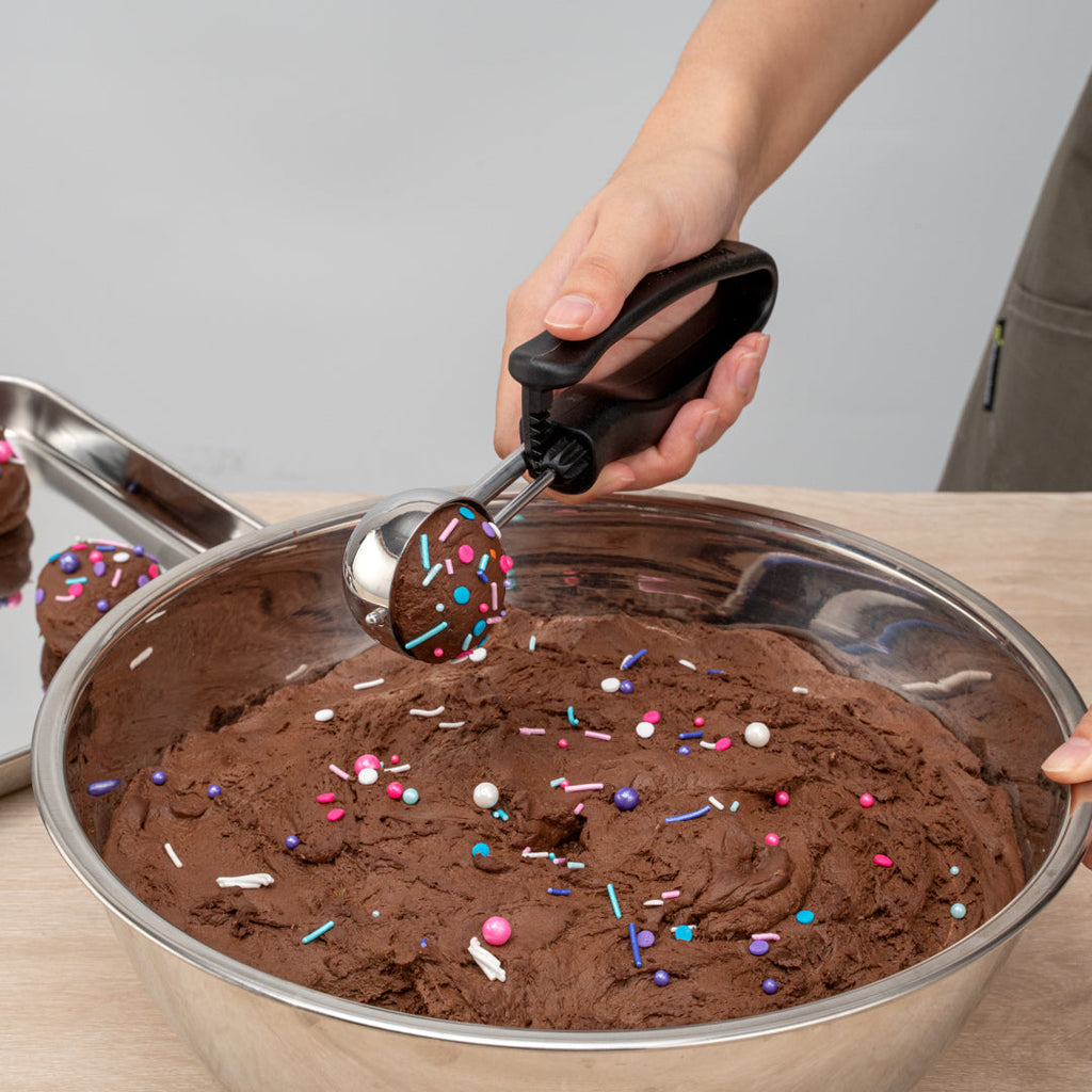 Comfy Grip 1.1 oz Stainless Steel #30 Portion Scoop - with Black Ambidextrous Handle - 1 count box