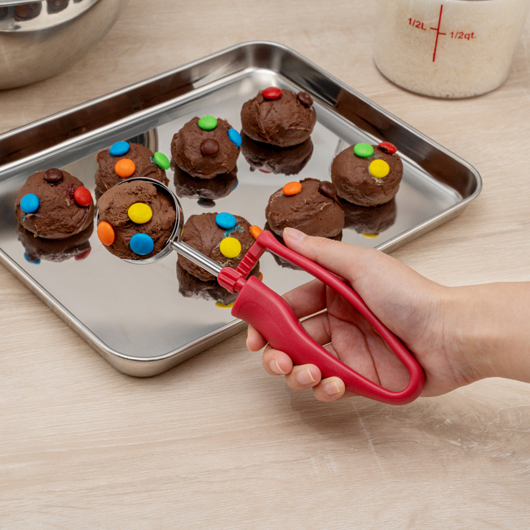 Comfy Grip 1.4 oz Stainless Steel #24 Portion Scoop - with Red Ambidextrous Handle - 1 count box