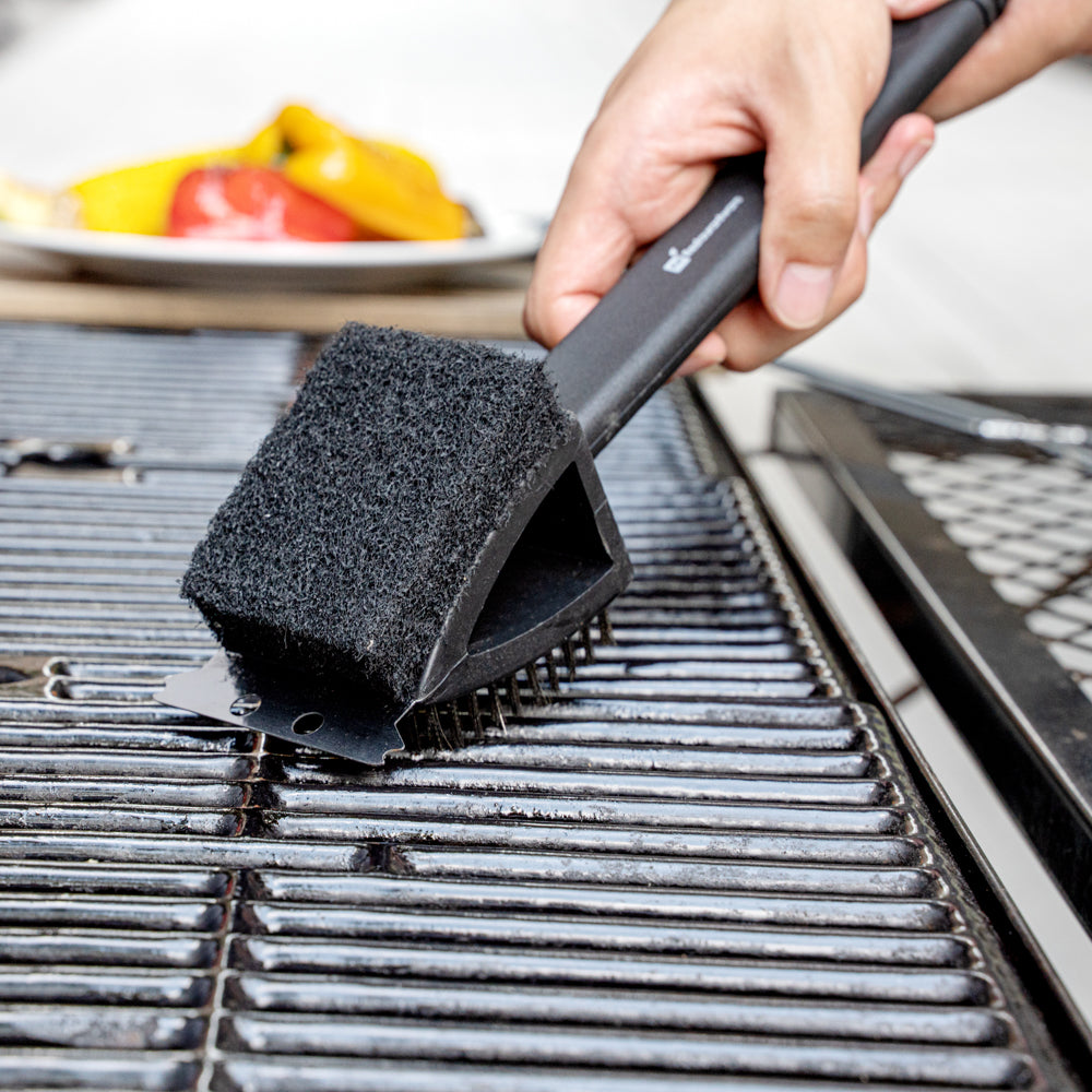Met Lux Grill Brush / Scraper - with Scouring Pad - 15" - 1 count box