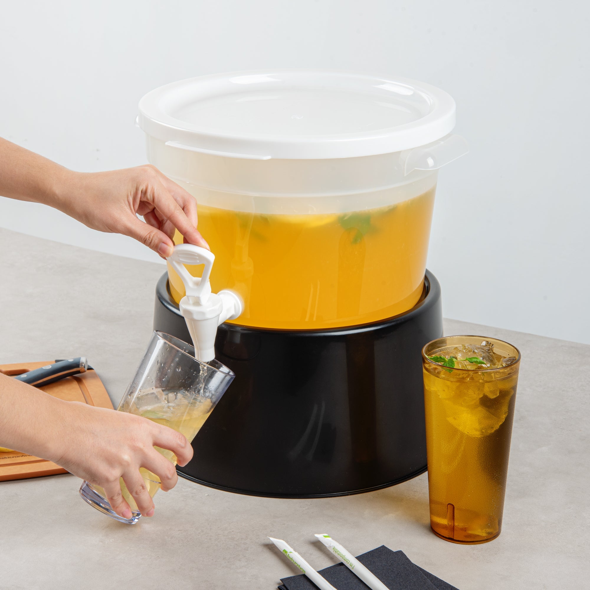 Bev Tek 3 gal Round Clear Plastic Beverage Dispenser - 12 1/2" x 12 1/2" x 8 3/4" - 4 count box