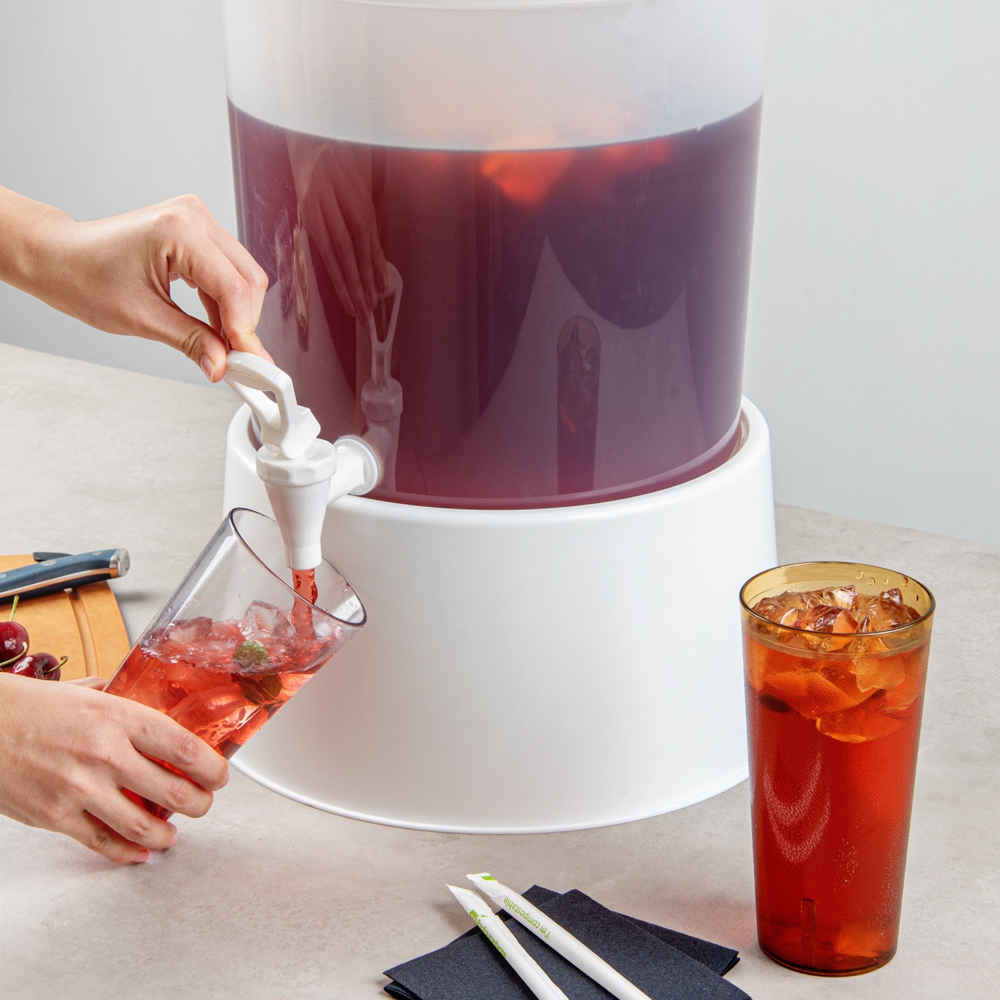 Bev Tek Round White Plastic Beverage Dispenser Base - For 3 and 6 gal Dispenser - 10 1/2" x 10 1/2" x 6 1/2" - 4 count box