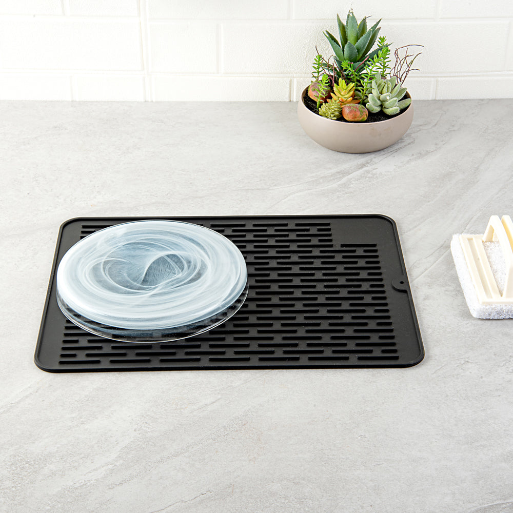 Comfy Grip Rectangle Black Silicone Dish Drying Mat - 15 3/4" x 11 3/4" - 1 count box