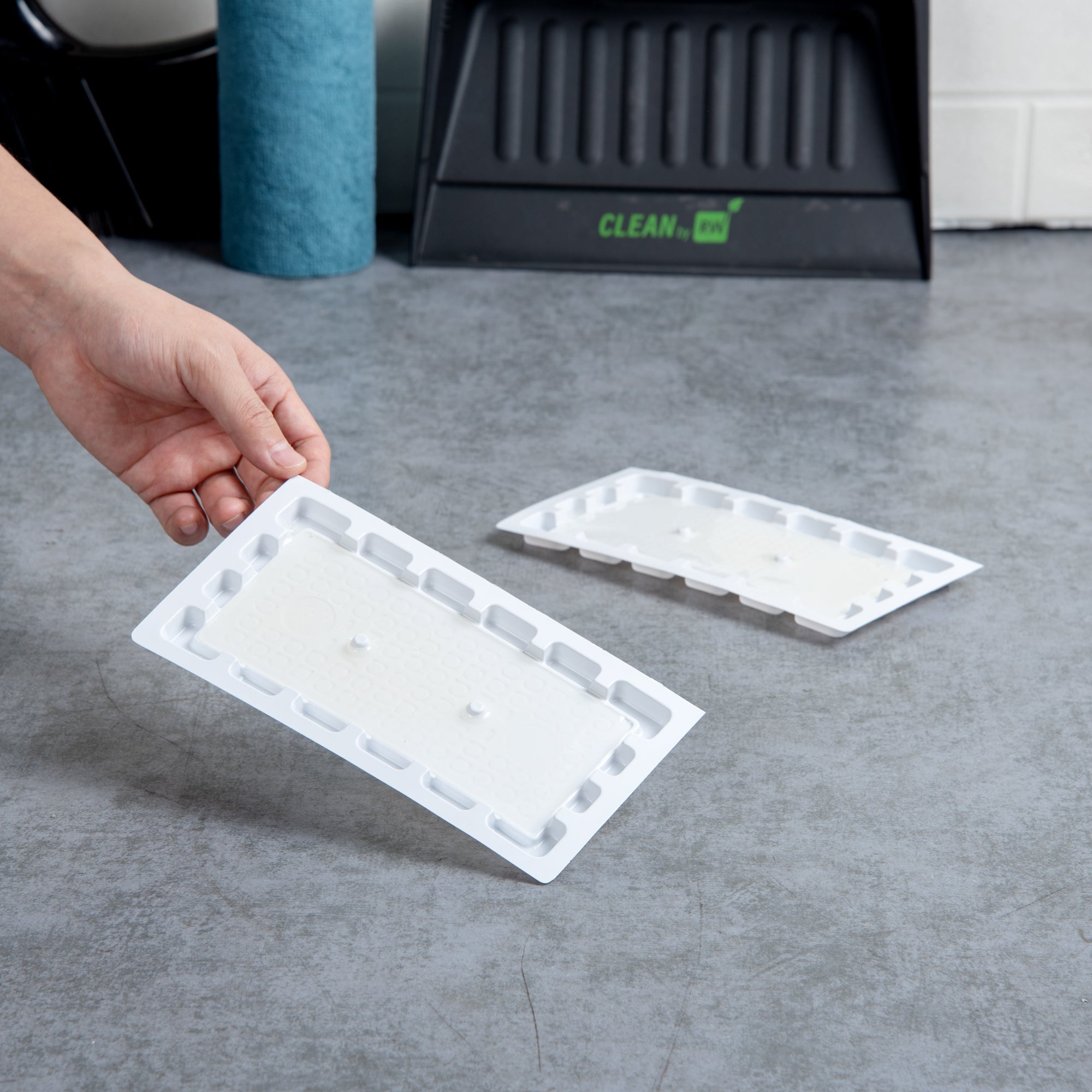 Pest Tek Plastic Mouse / Rat Glue Trap - Set of 2 - 8 1/4" x 4 1/4" x 1" - 1 count box