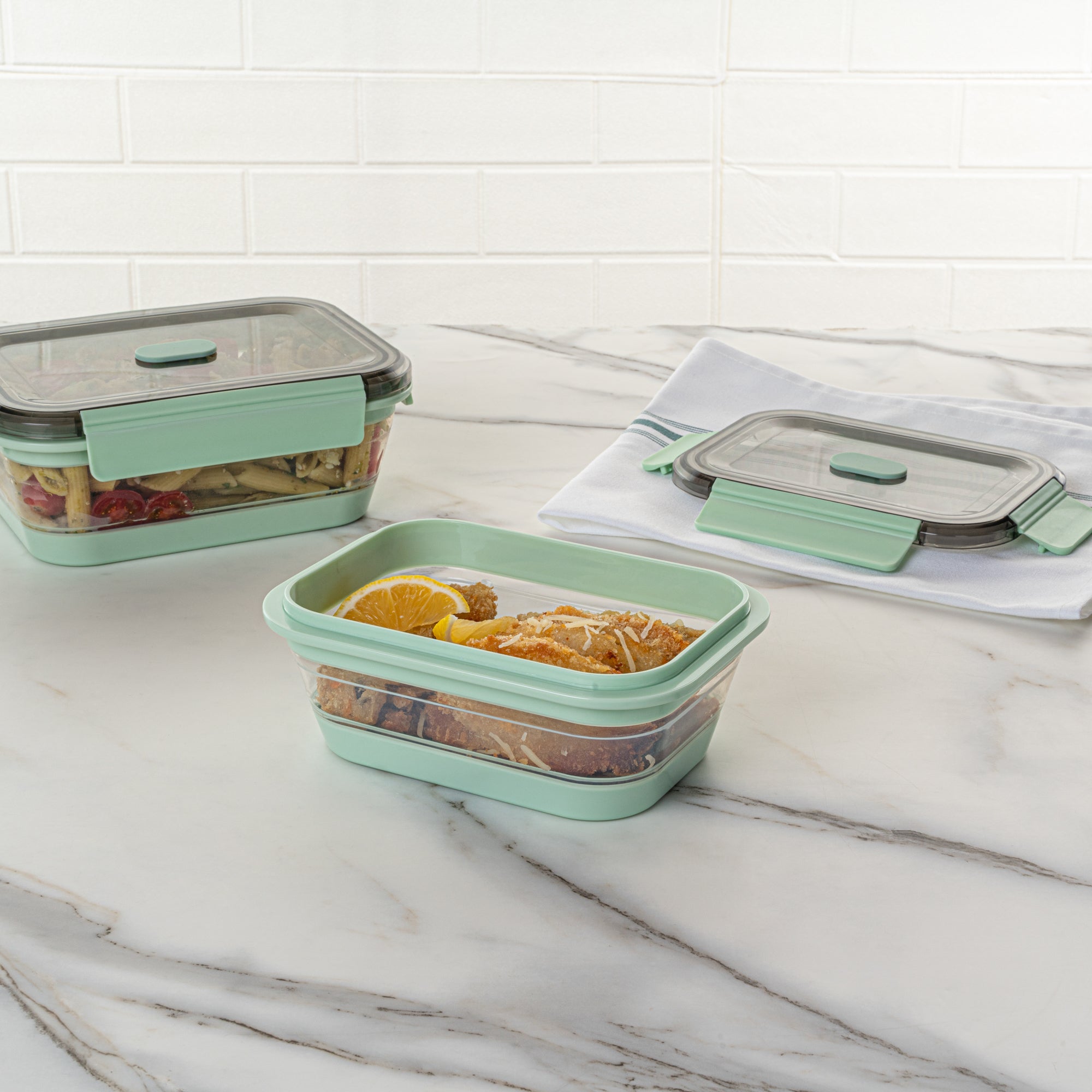 Fresh Hero 27 oz Green Plastic Airtight Food Storage Container - with Vented Lid, Collapsible - 7 1/4" x 5 1/2" x 2 3/4" - 20 count box