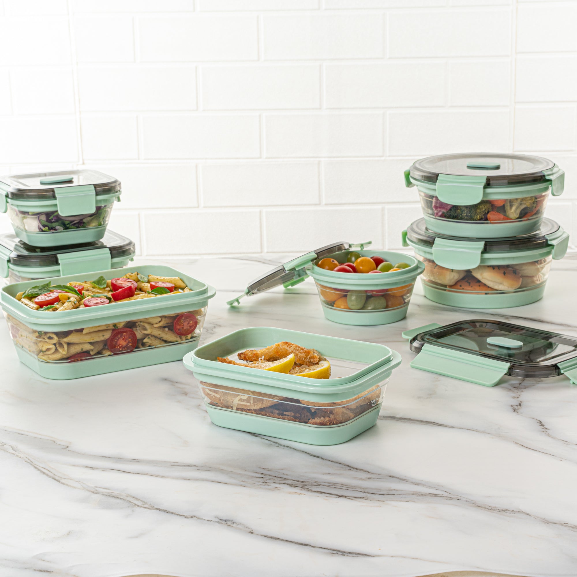Fresh Hero 27 oz Green Plastic Airtight Food Storage Container - with Vented Lid, Collapsible - 7 1/4" x 5 1/2" x 2 3/4" - 20 count box