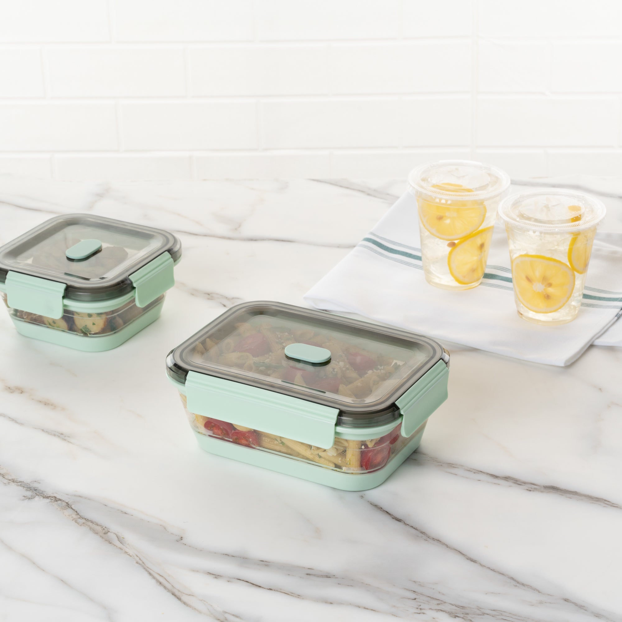 Fresh Hero 40 oz Green Plastic Airtight Food Storage Container - with Vented Lid, Collapsible - 8 1/4" x 6" x 3" - 1 count box
