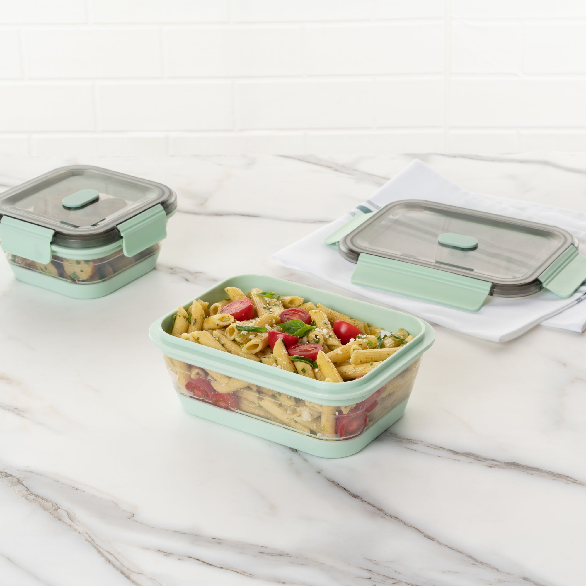 Fresh Hero 40 oz Green Plastic Airtight Food Storage Container - with Vented Lid, Collapsible - 8 1/4" x 6" x 3" - 20 count box