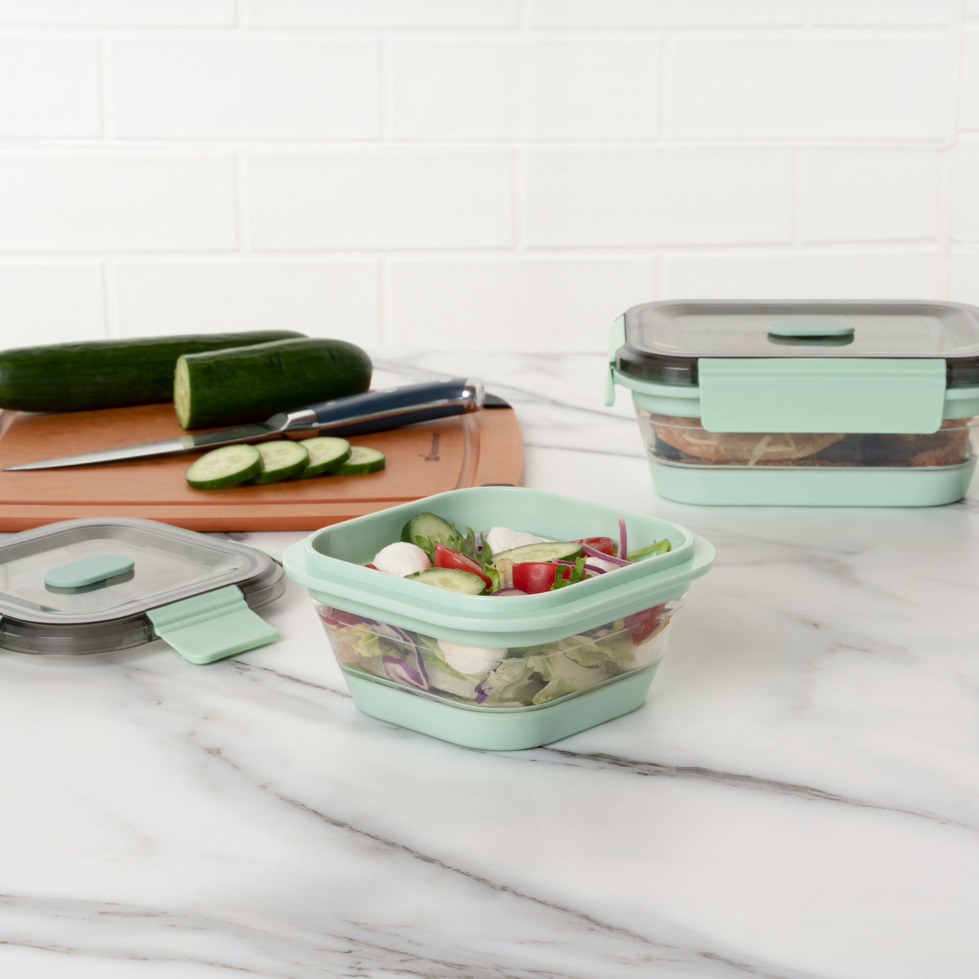 Fresh Hero 17 oz Green Plastic Airtight Food Storage Container - with Vented Lid, Collapsible - 5 1/2" x 5 1/2" x 2 3/4" - 1 count box