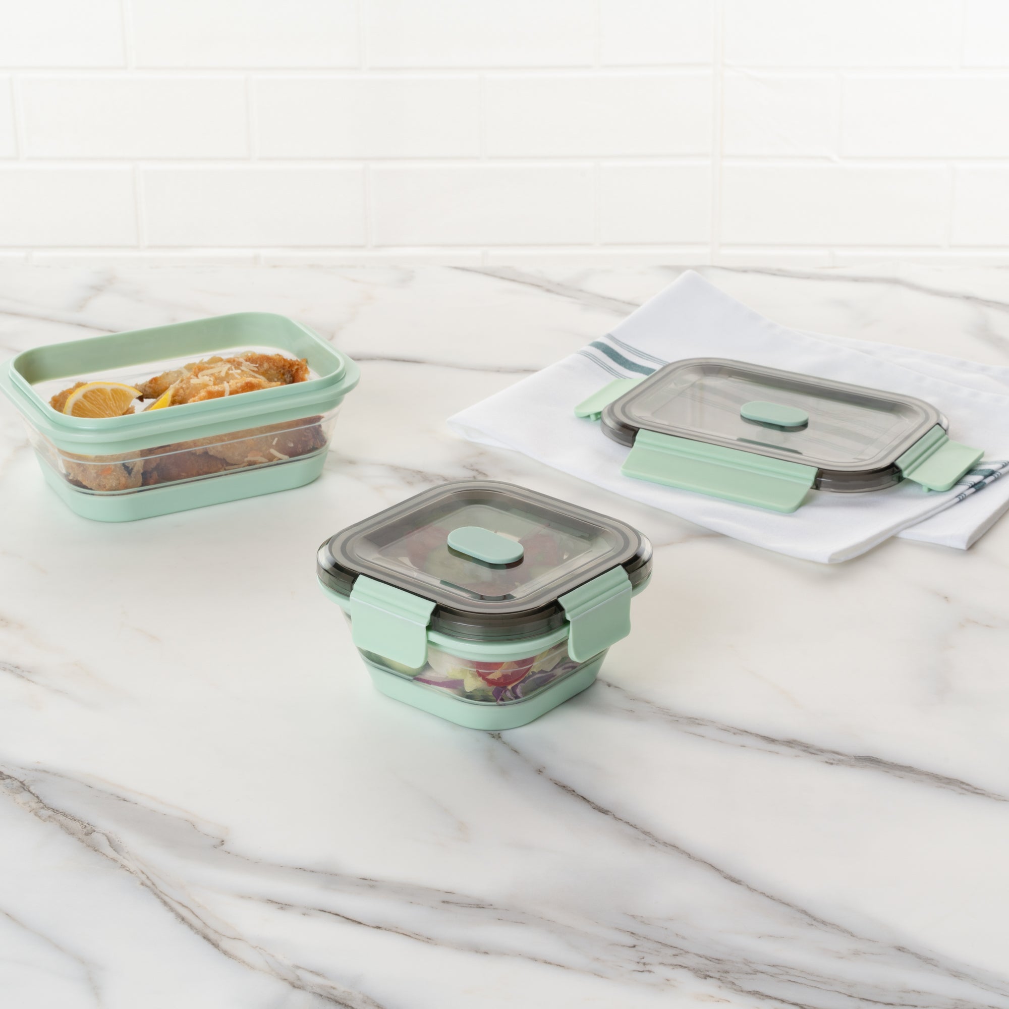Fresh Hero 17 oz Green Plastic Airtight Food Storage Container - with Vented Lid, Collapsible - 5 1/2" x 5 1/2" x 2 3/4" - 20 count box