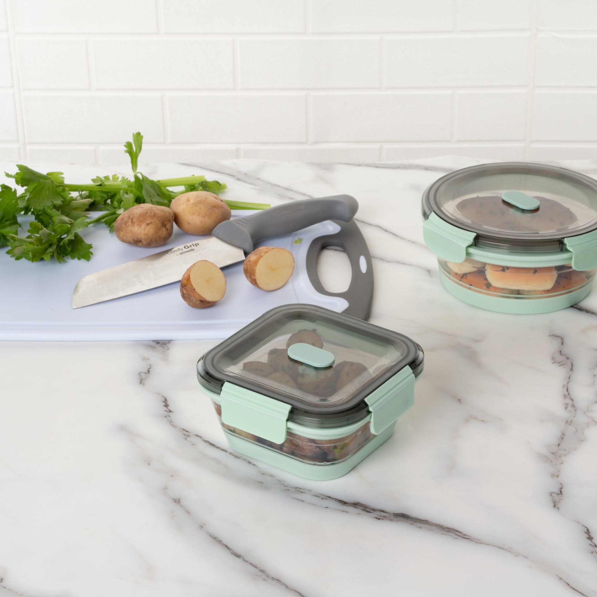Fresh Hero 24 oz Green Plastic Airtight Food Storage Container - with Vented Lid, Collapsible - 6" x 6" x 2 3/4" - 1 count box